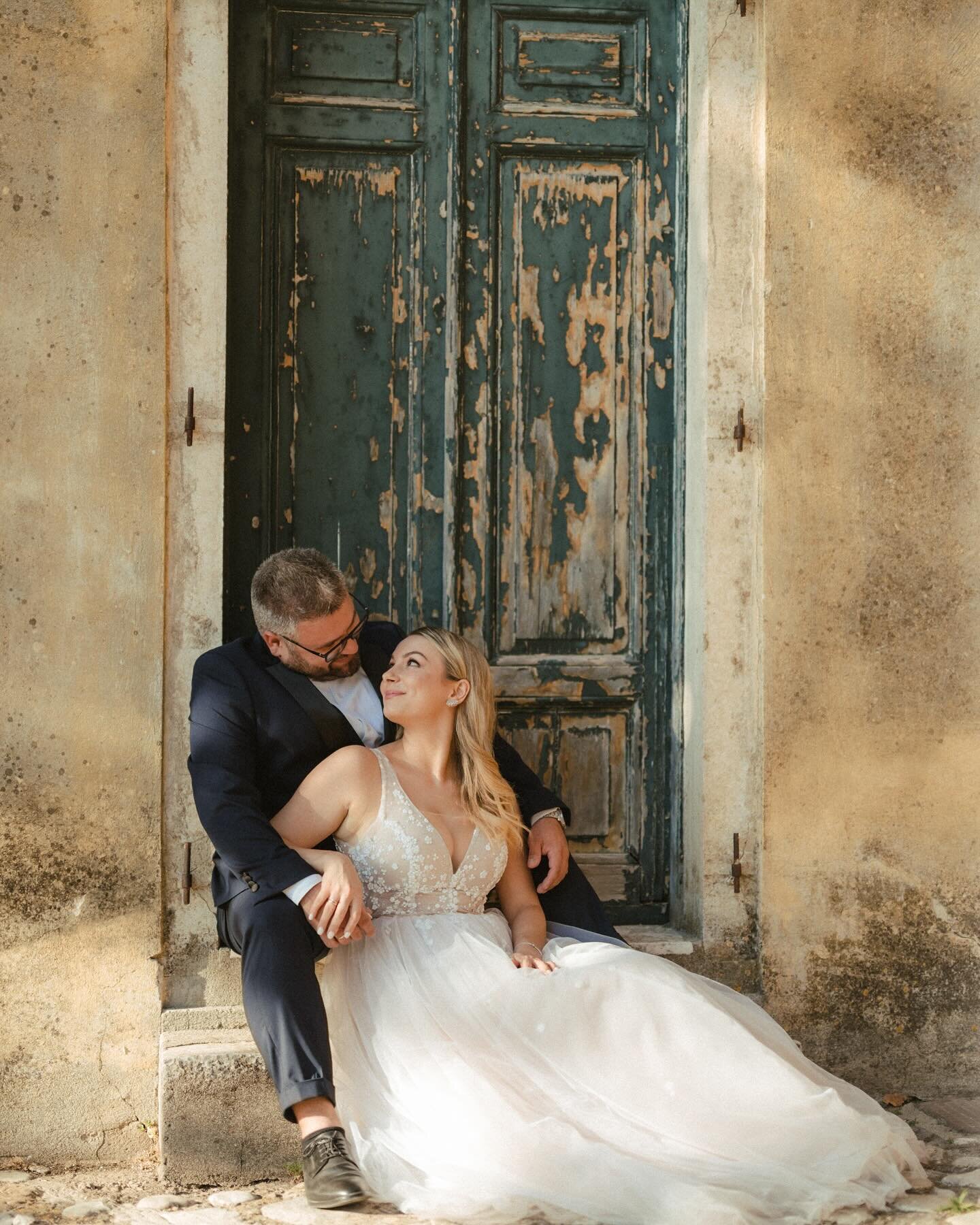 &ldquo;The best thing to hold onto in life is each other.&rdquo;
Our beautiful bride Louiza in her #mantogrammenoubridal wedding dress 🤍

#corfu #danilliavillage #weddingdress #weddingatcorfu #corfuweddingphotographer #corfuweddingphotography #weddi