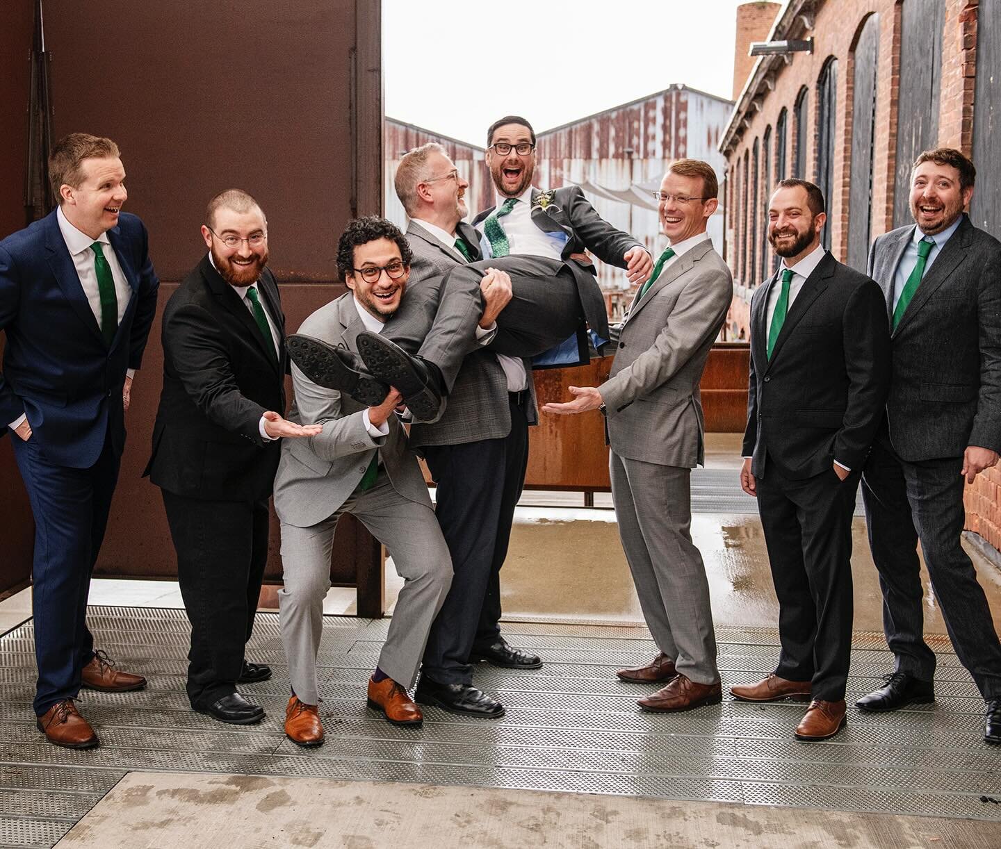 Happy St Patrick&rsquo;s Day from gWorks!

What better way to celebrate than surrounded by friends and family? We loved reminiscing on Katie and Mark&rsquo;s beautiful wedding at gWorks, with their verdant bridal party palette set against stunning ra