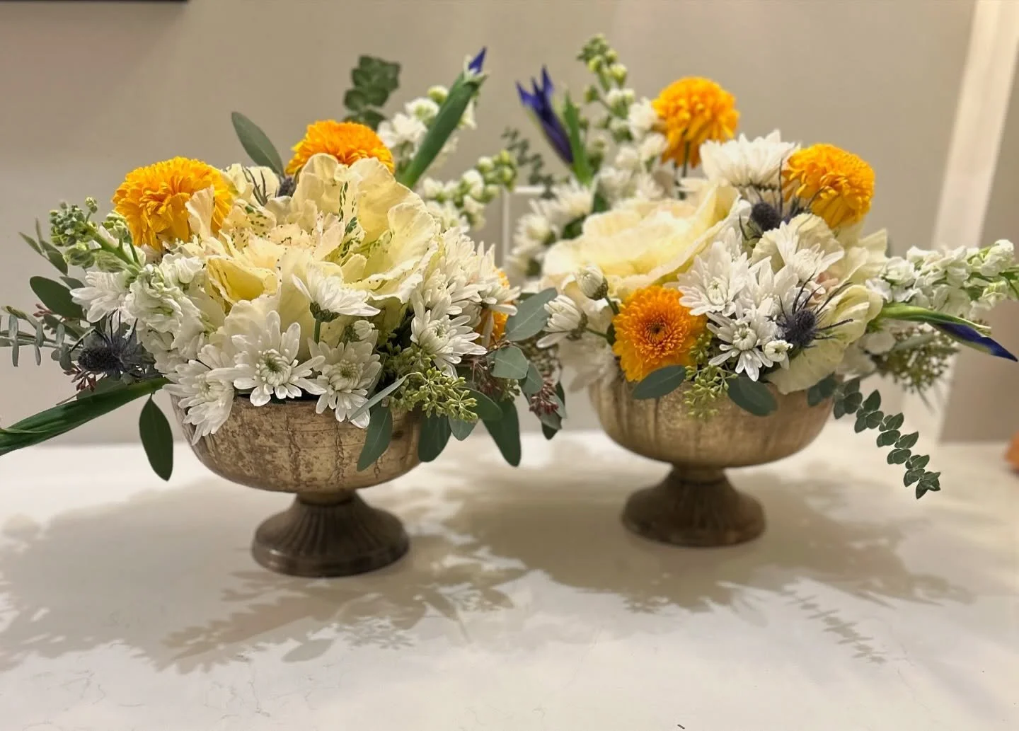 Your favorite bouquet&rsquo;s favorite bouquet 🌼 
DM us for your own custom arrangements! 

#FlowerArrangement #CustomFlowers #FloralDesign #FlowersOfInstagram #BloomingBeauty #FloralInspo #EventFlorals #HandcraftedBlooms #FlowerLove #FreshFlowers #