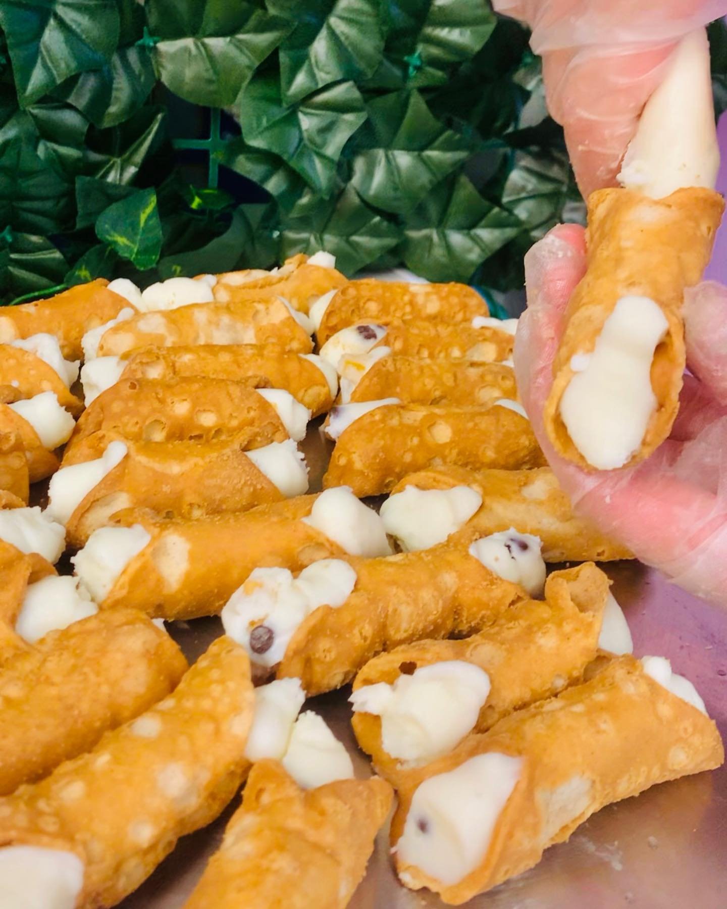 🇮🇹SICILIAN TRADITIONAL CANNOLI🧀
soft pastry shell filled with Italian ricotta cream, studded with choco chip &amp; light candied fruit 🤤

__________________________
#coffeesshopalabama #downtowncolumbus #columbusga #dessertcolumbusga #dessertplac