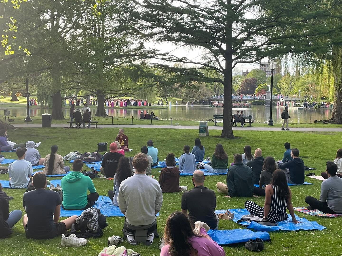 Over 50 people gathered at the Boston Public Garden on Friday for some free outdoor meditation and a chance to connect with other meditators. Huge thank you to all the volunteers who helped set up and to everyone who came. 

Next event: Friday, June 