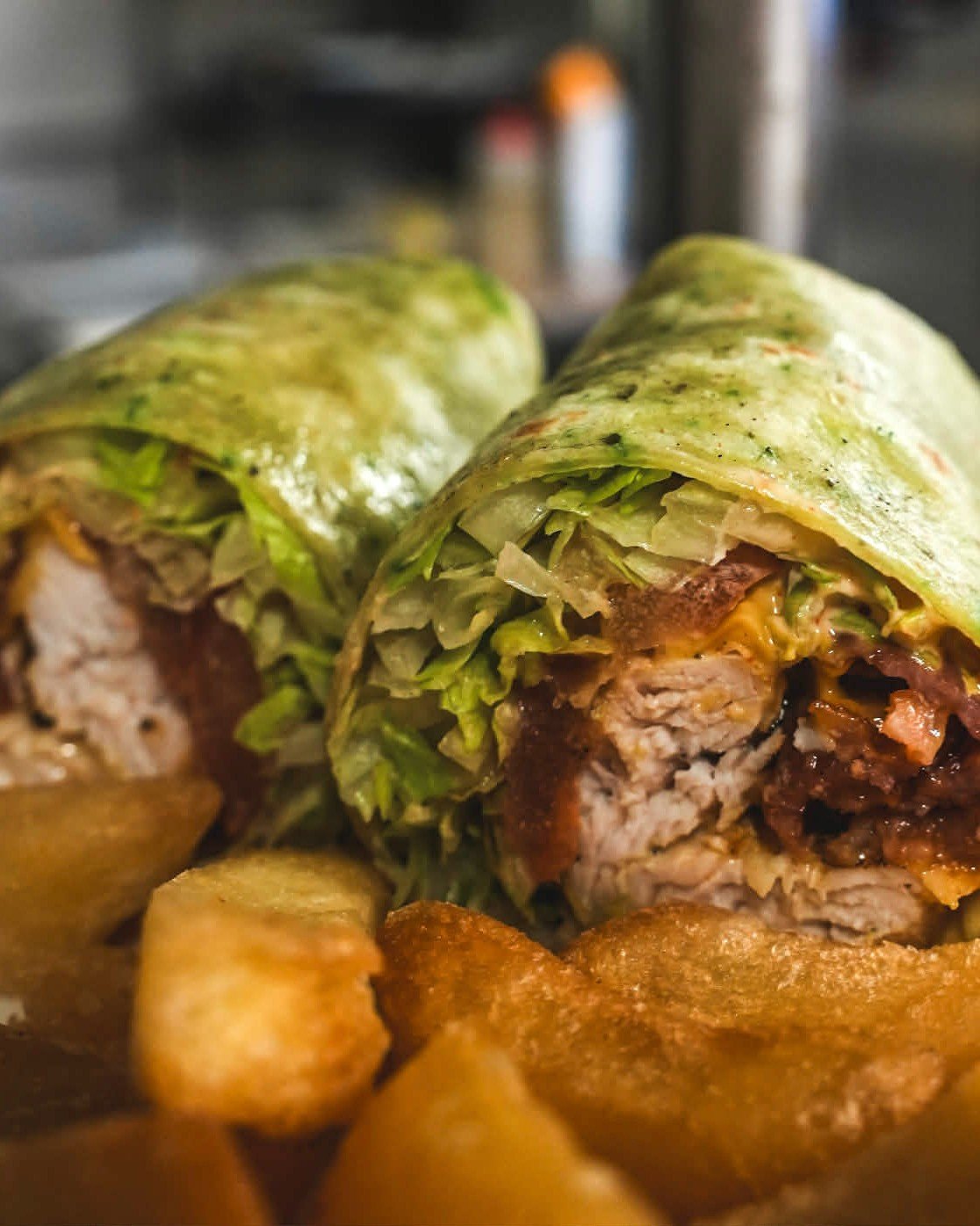 Have you tried our new lunch menu? 
Monday - Friday from 11AM-3PM, enjoy tasty lunch options at even tastier prices. 

📸Chicken Wrap [grilled chicken breast, bacon, spinach, cos, tomato, cheese, served with fries and aioli]

>> swipe for all t