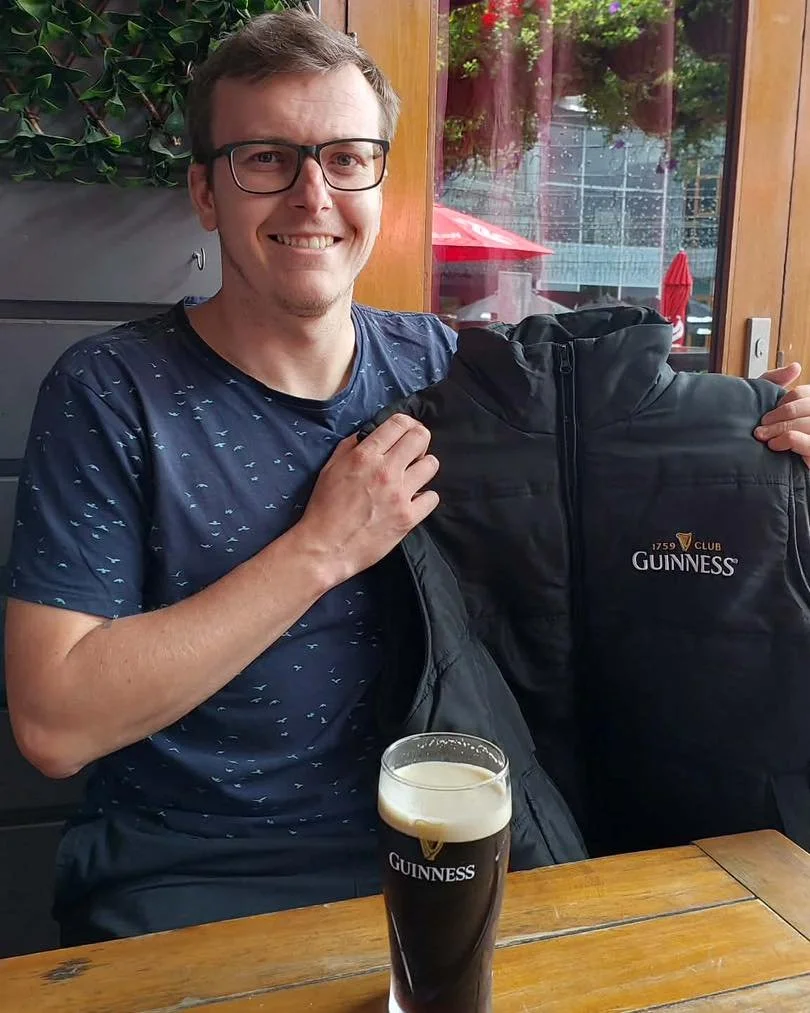 A milestone worth raising a pint to 🍺

Elliot celebrates his 1,000th Guinness and receives his well-earned 1759 Guinness Club puffer vest.
