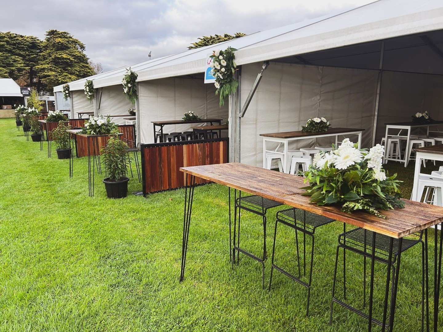 Pin leg table options on our walnut tables. These look great undressed but napery is also available for a more finished look. ⁠
⁠
⁠
⁠
⁠
#tabelhire #chairhrie #eventhire #eventrental #mrc #morningtonevents #morningtonracecourse #partyhiremornington #h