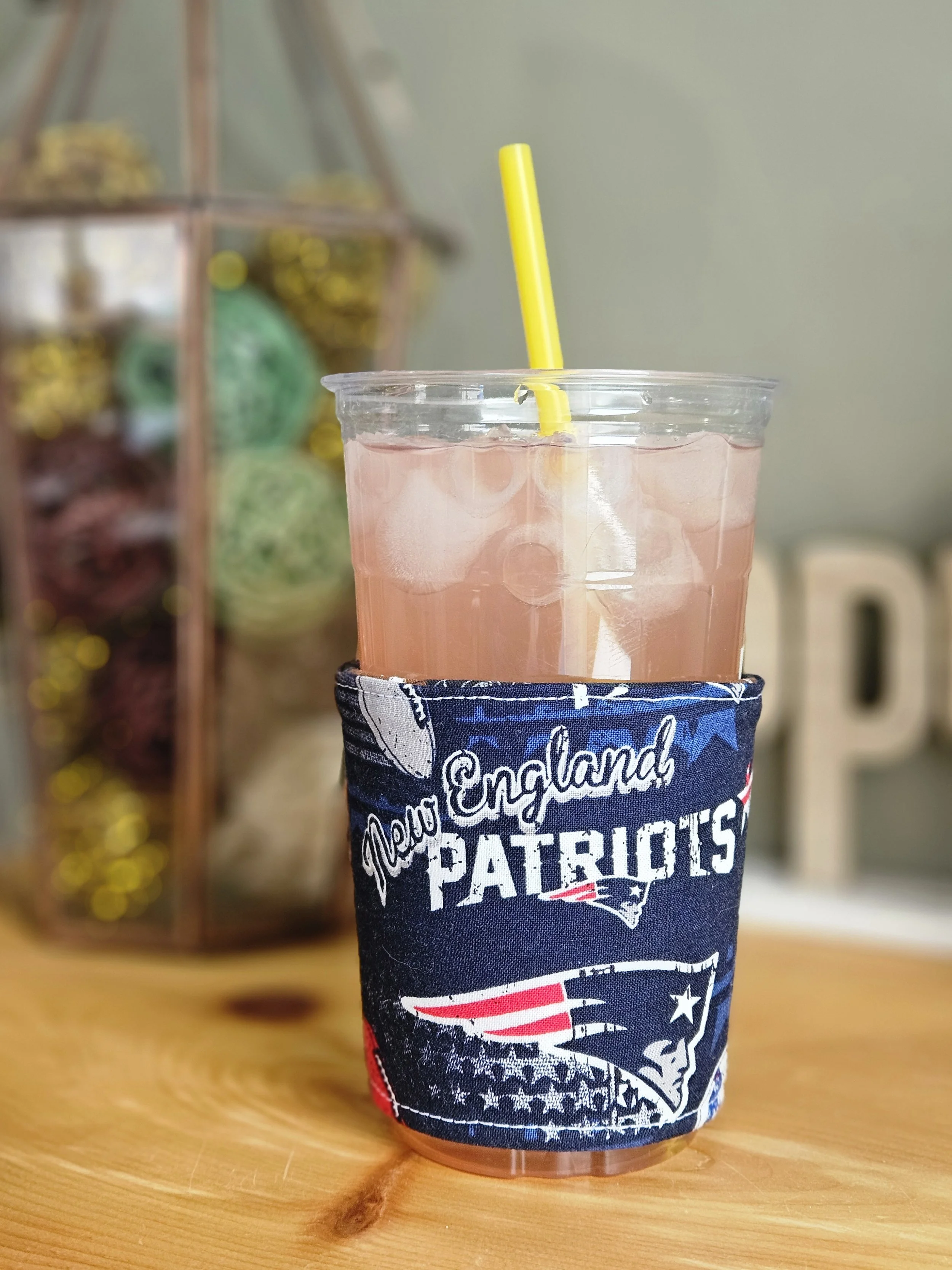 Patriots / Football XL Cup Cozy