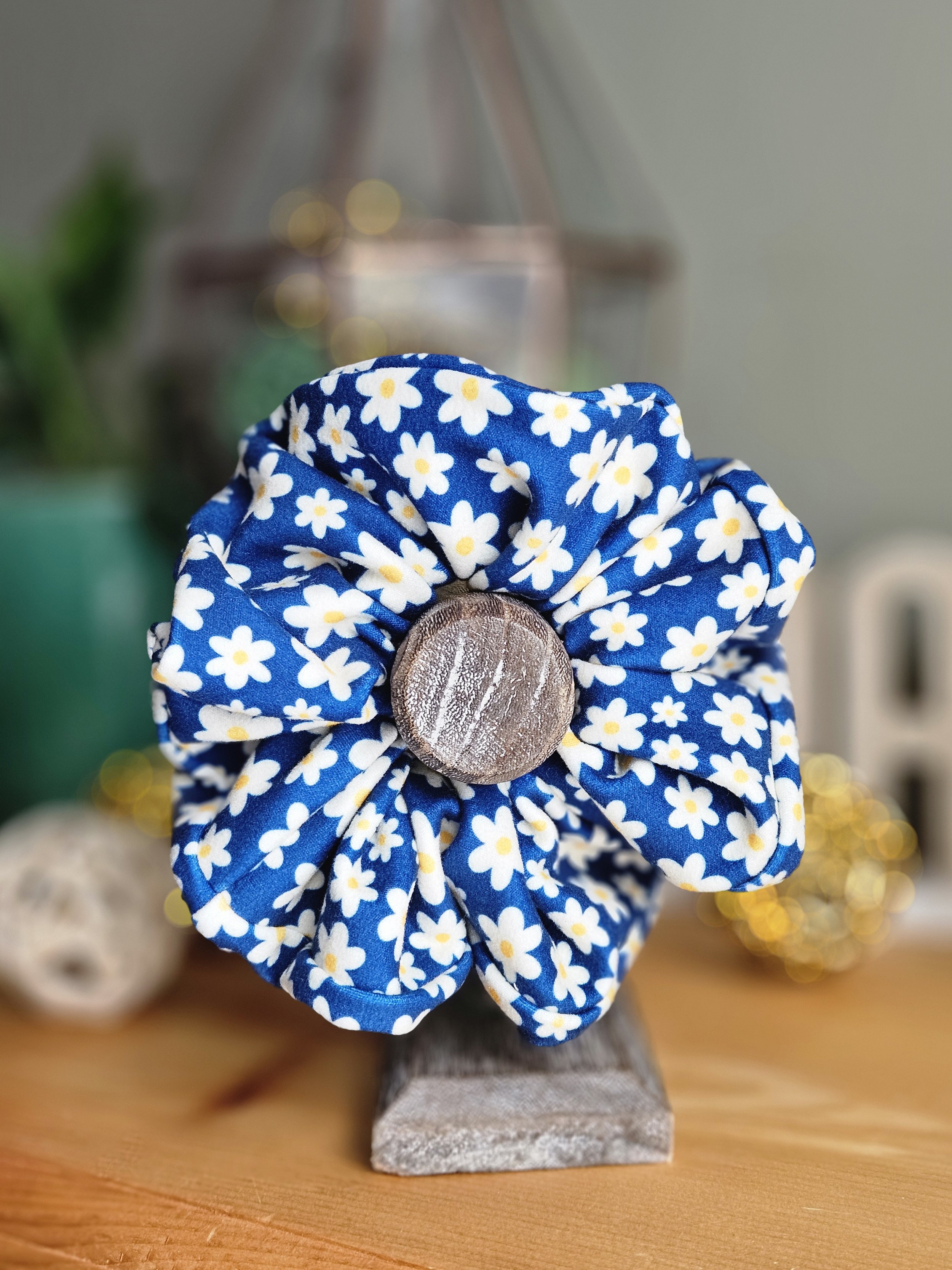 Blue Daisy Jumbbo Scrunchie