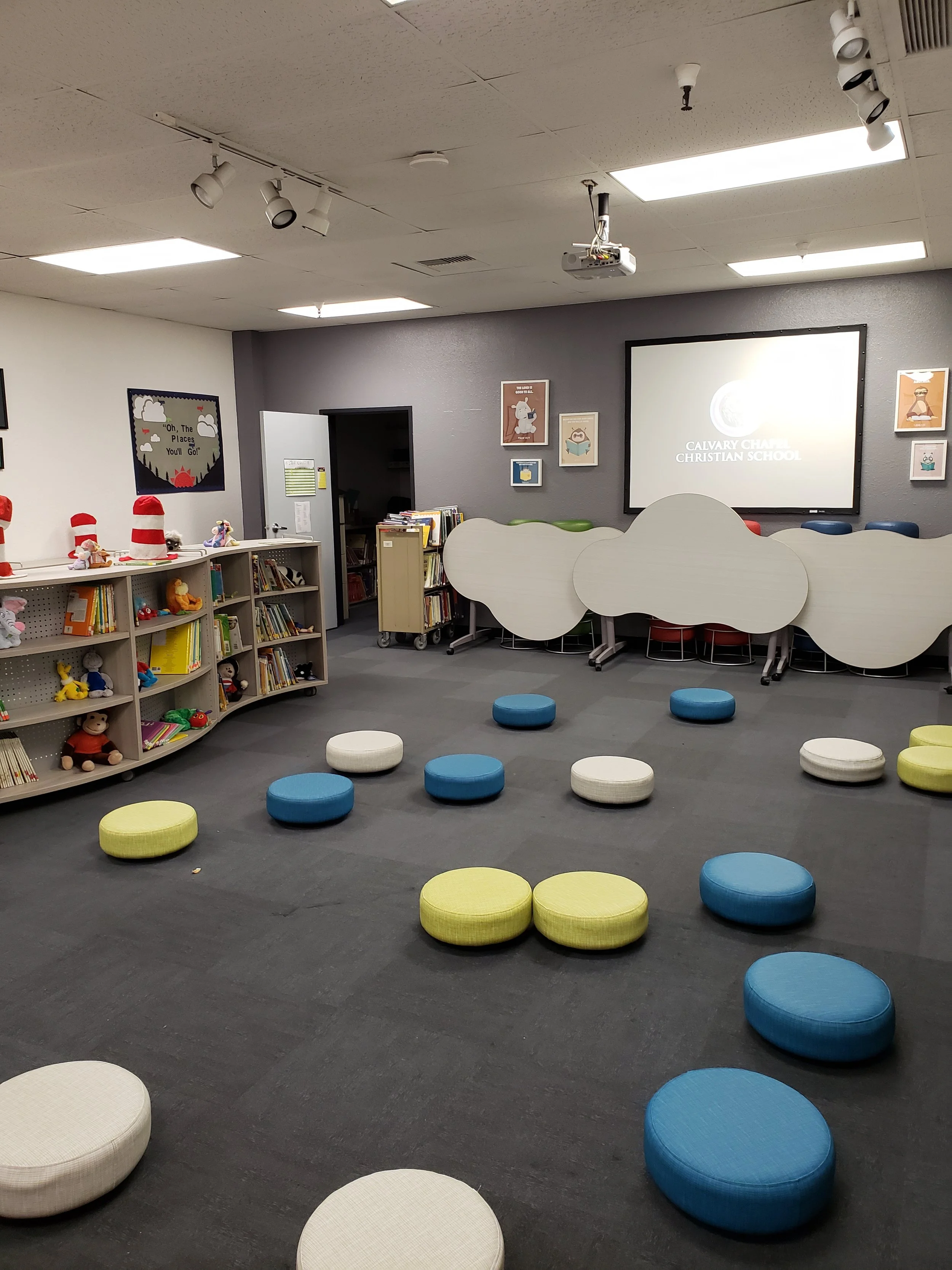 Calvary Elementary Library After pic 1 20230301.jpg