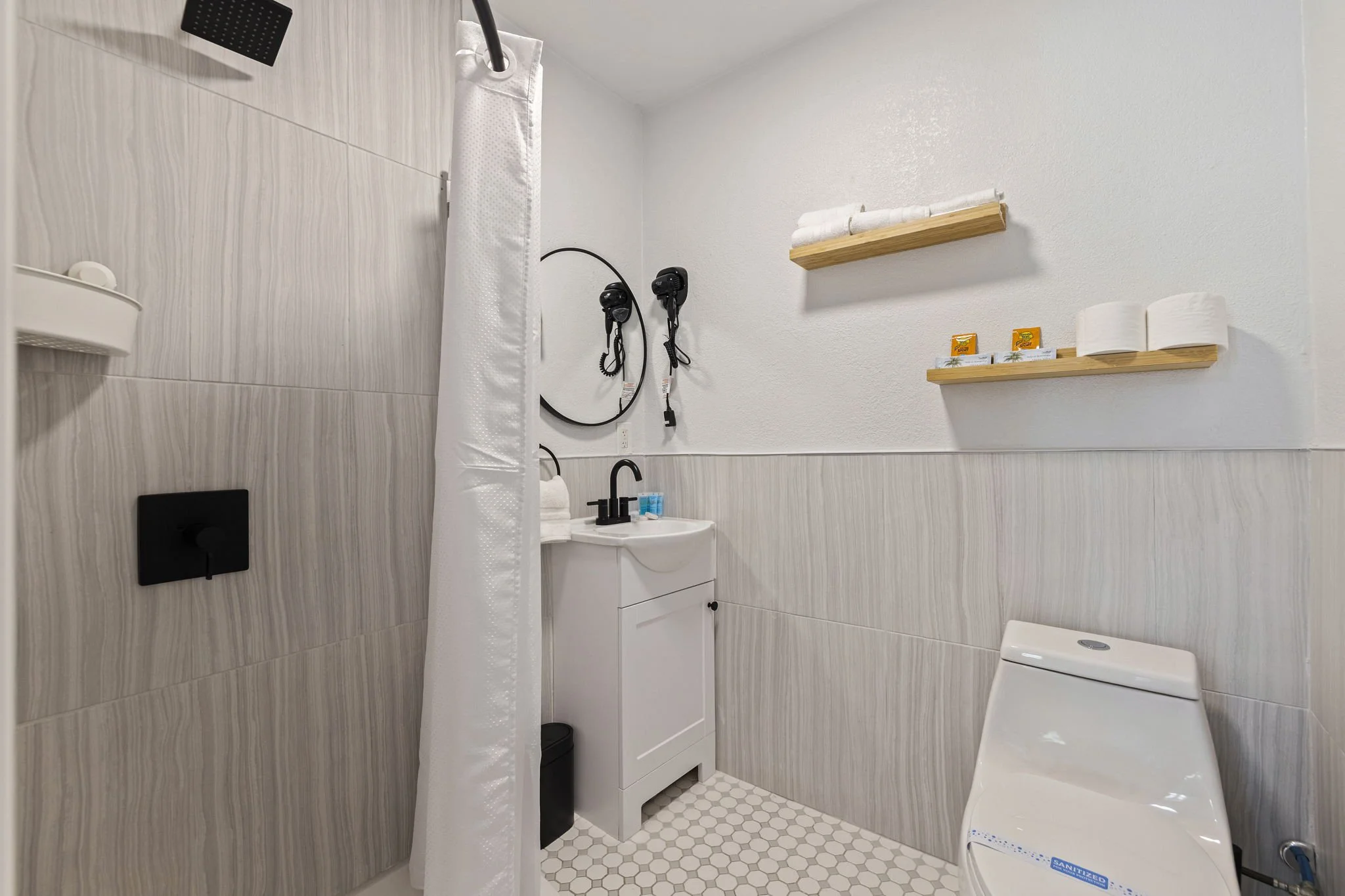 75-web-or-mls-Unit 11_Las Olas_AB3-5.jpg
