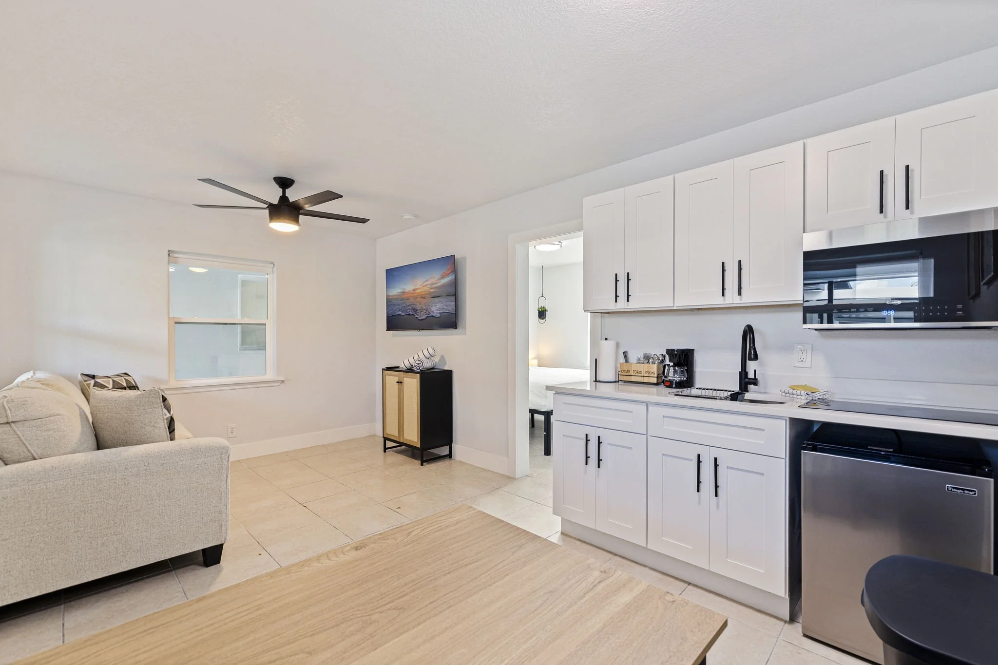 57-web-or-mls-Unit 9_Las Olas_AB3-1.jpg