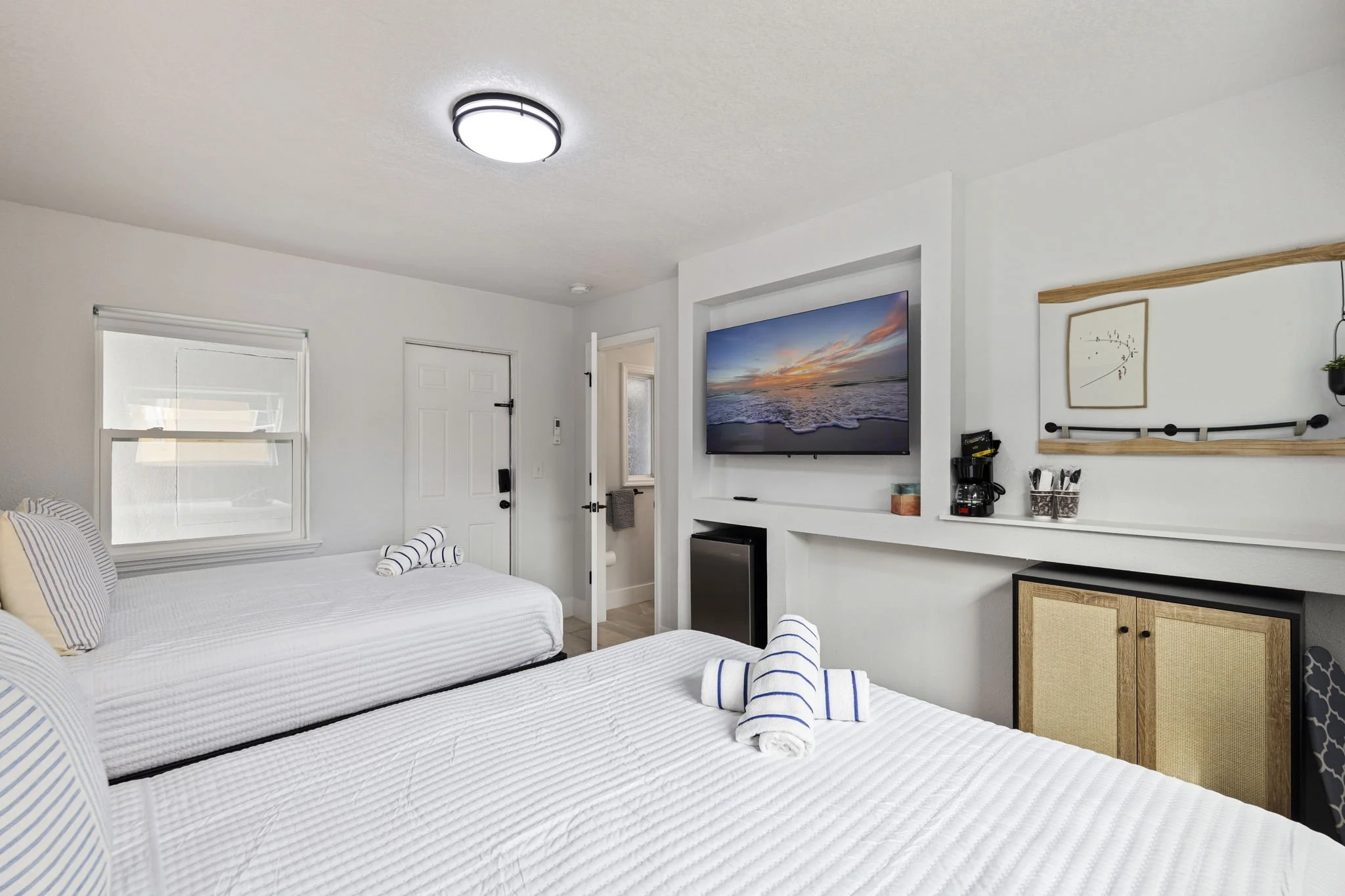 55-web-or-mls-Unit 8_Las Olas_AB3-2.jpg