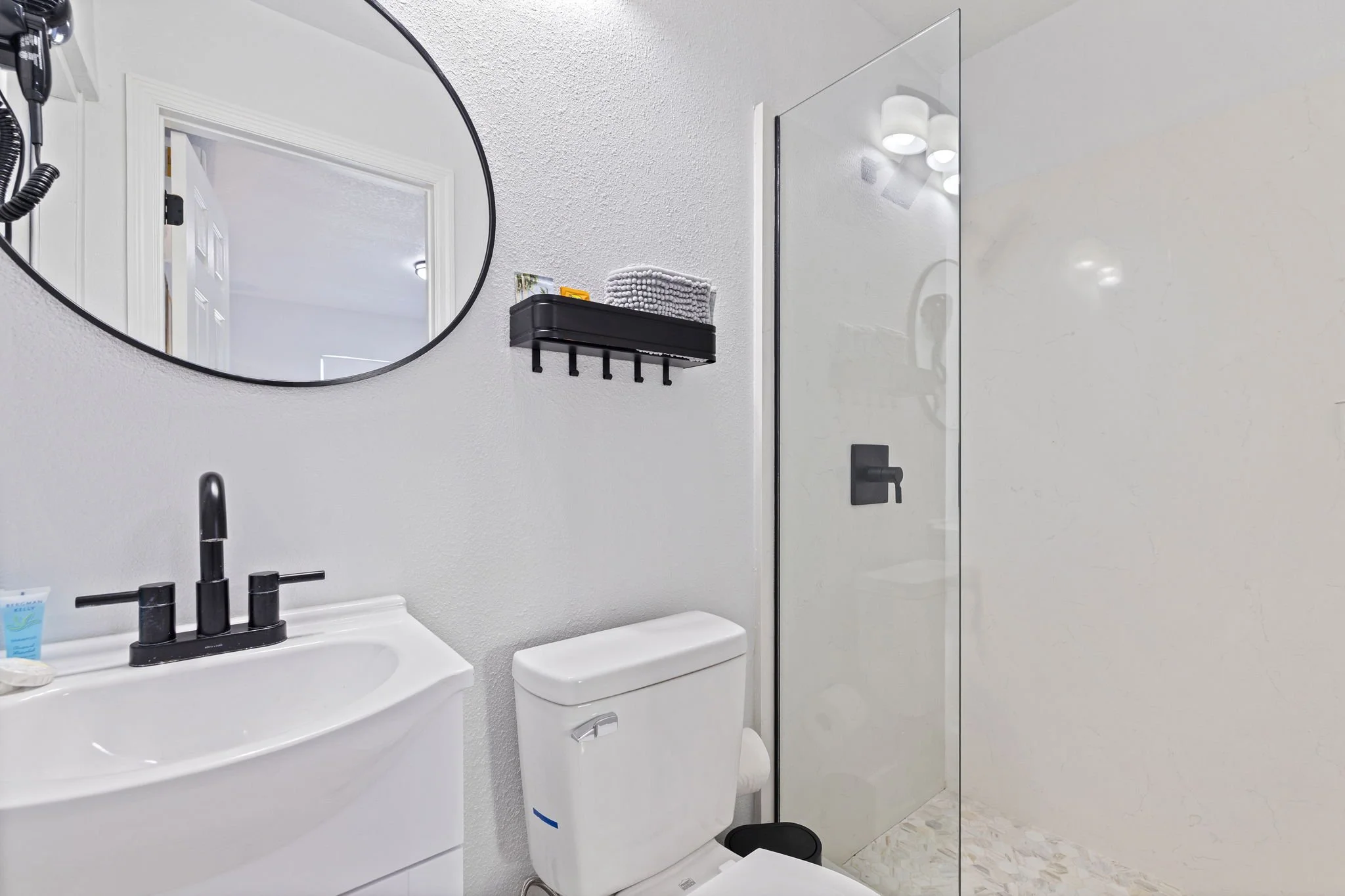 25-web-or-mls-Unit 1_Las Olas_AB3-6.jpg