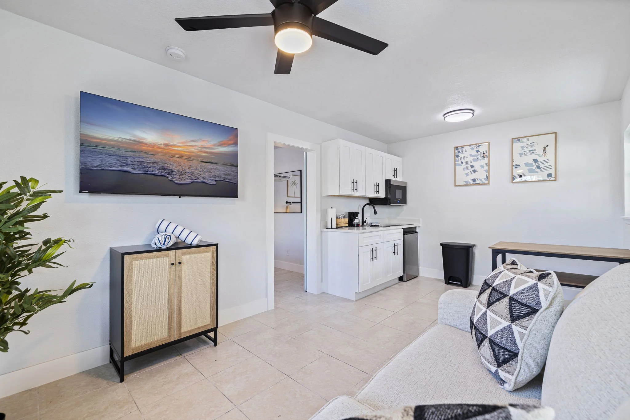 21-web-or-mls-Unit 1_Las Olas_AB3-2.jpg
