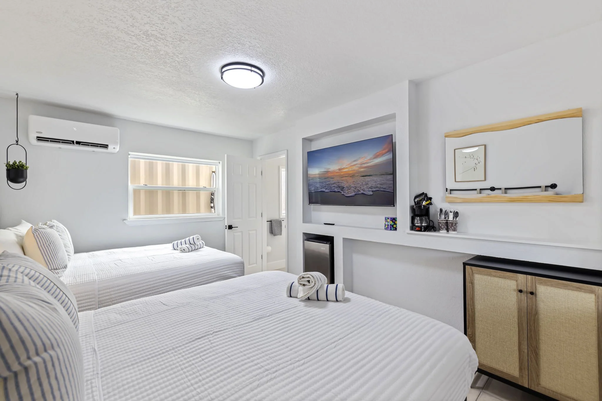 50-web-or-mls-Unit 7_Las Olas_AB3-1.jpg