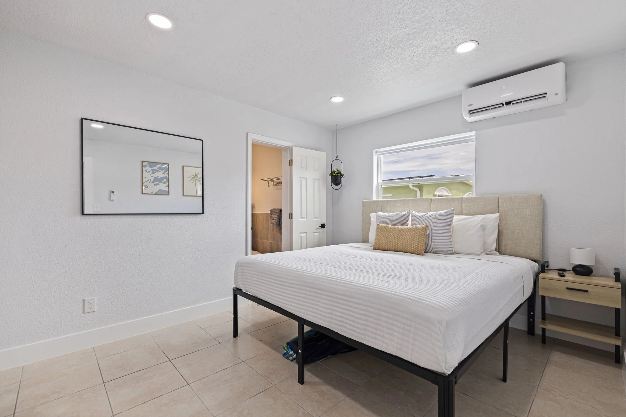 81-web-or-mls-Unit 12_Las Olas_AB3-6.jpg