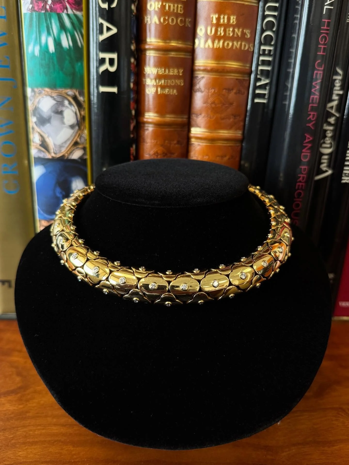 A vintage Van Cleef &amp; Arpels &lsquo;Alhambra&rsquo; 18k and Diamond Collar Necklace. A highly unusual model in which the iconic quatrefoil motif repeats in a structural rhythm around the neck.

~Sold~

#vancleefarpels #highjewelry #vintagejewelry
