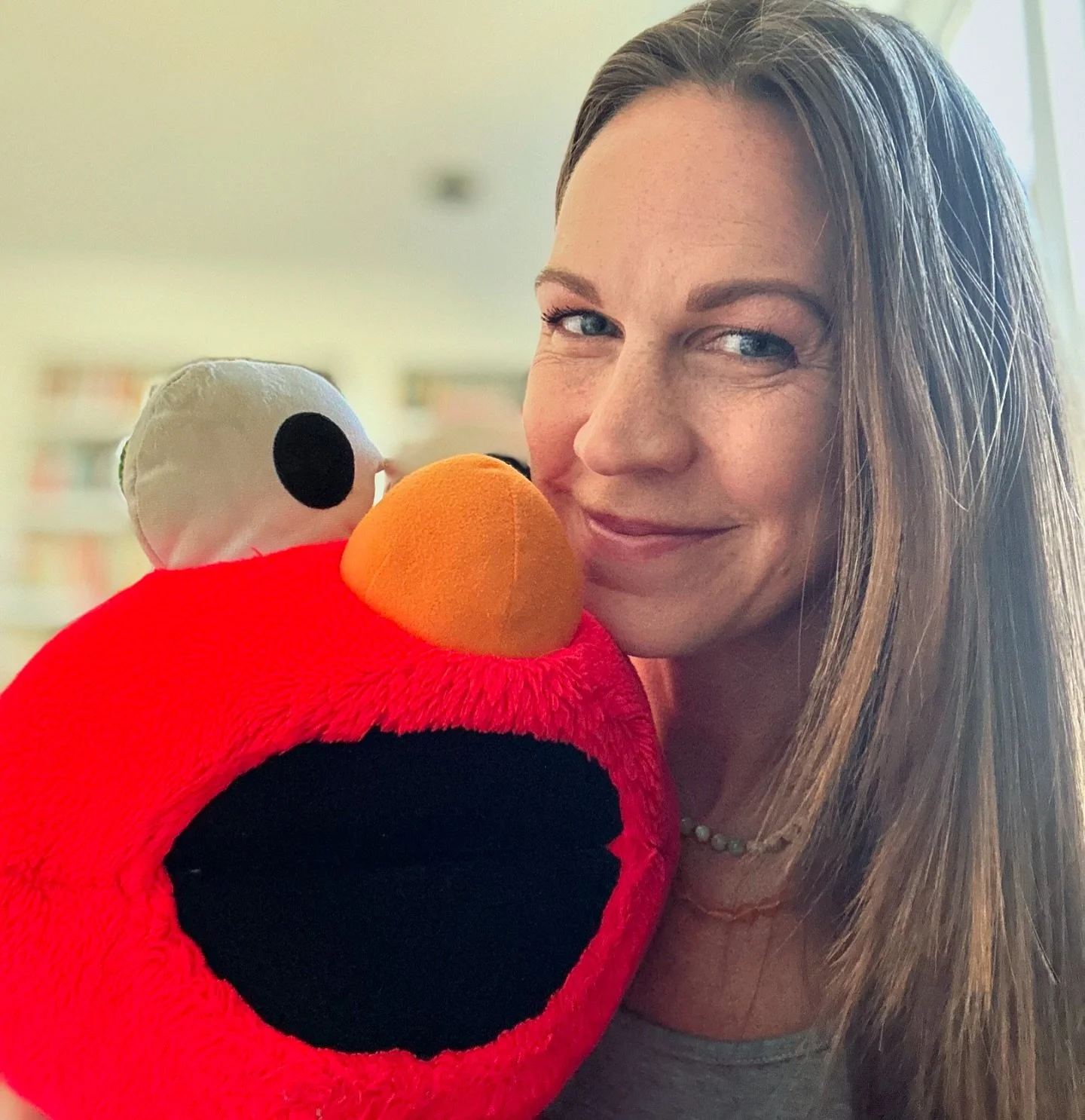 You may not ❤️ Elmo, but he knows a thing or two about mindfulness and emotional regulation. Head over to my stories or story highlights to learn more about how 3 simple sentences can go a long way toward helping folks of all ages reset. (And you don