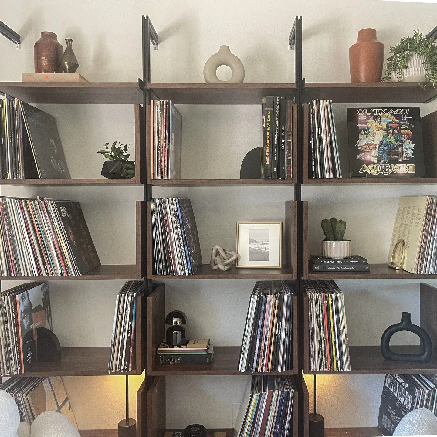 Ever feel like your home is almost there but missing that final touch? We offer full-service styling - whether you're starting fresh or just need help pulling it all together, we've got you covered! We can help with anything from furnishings to layou