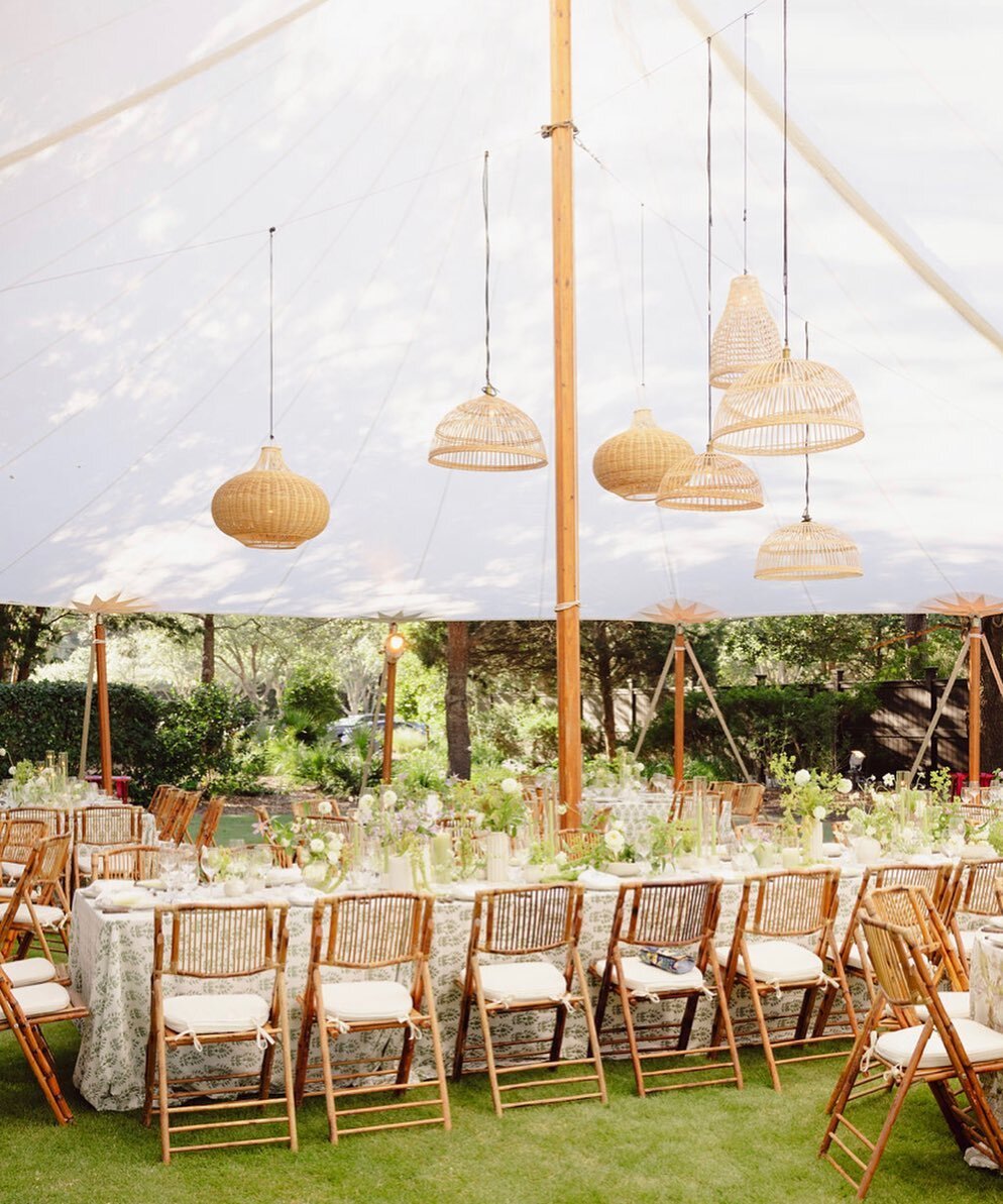 Blending the outside seamlessly under the tent&hellip;with natural woven textures in the seating and lighting, and a meadow of frolicking flowers.