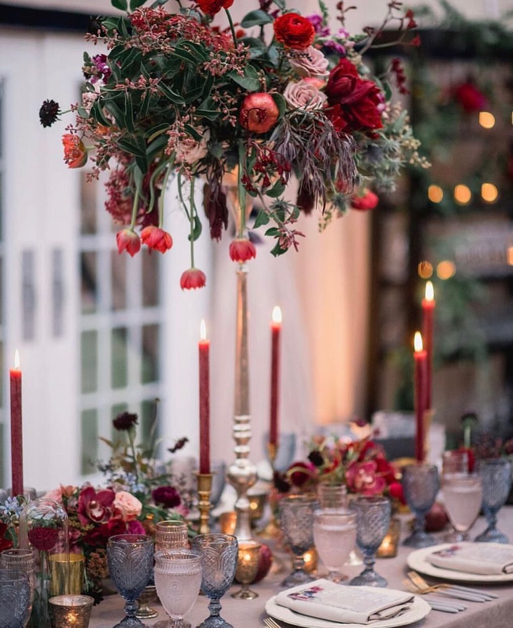 Bring on the reds, the burgundy, the moody jewel tones, the gold, the shimmer, the candle-lit glow&hellip;It&rsquo;s Holiday Season!! 
ERE is wrapping up the year with an amazing winter-Inspired wedding next Saturday, and we&rsquo;ll bring you along 