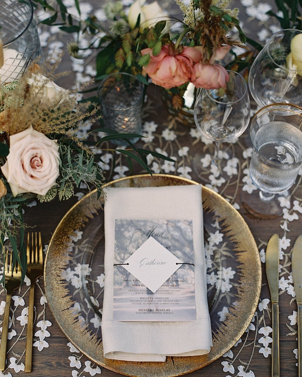 All is merry&hellip;All is bright! Gold-dappled details and gilded accents bring the shimmer to every event!