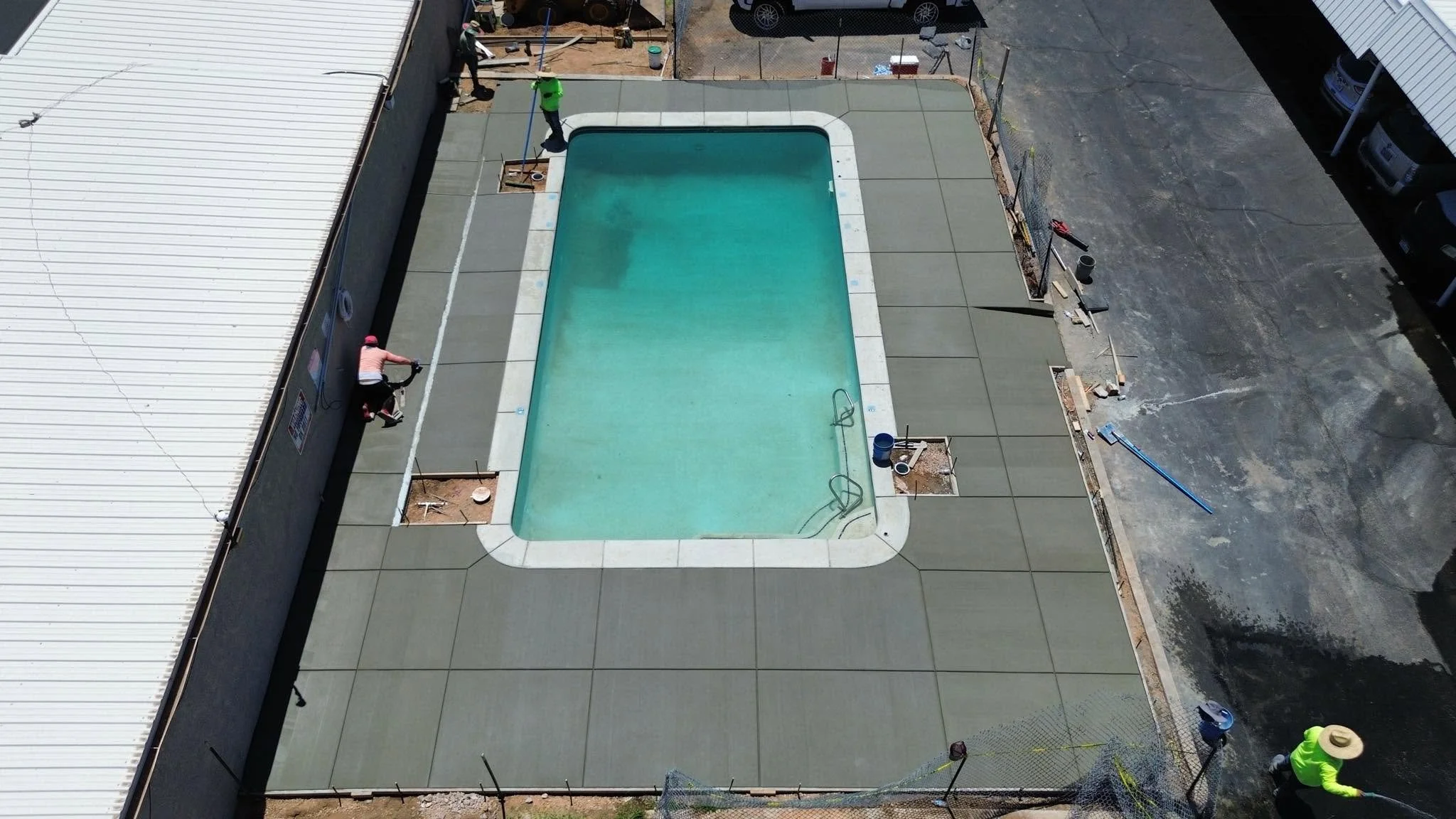 CONCRETE-COMMERICIAL-pool.jpg