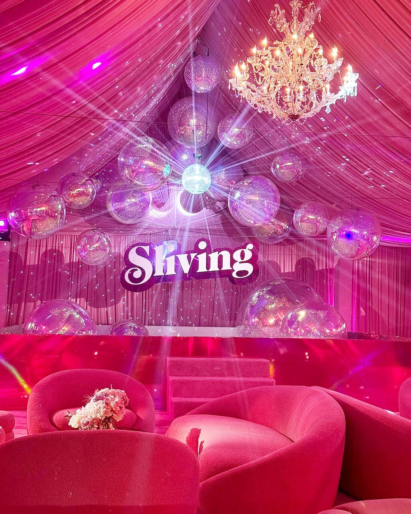 I am certainly not opposed to bringing the oversized, dramatic, custom built ball pits back! We have thousands of tiny balls here in the warehouse and they paired so perfectly with the @bigshinyballs overhead here for @parishilton. Birthday parties s