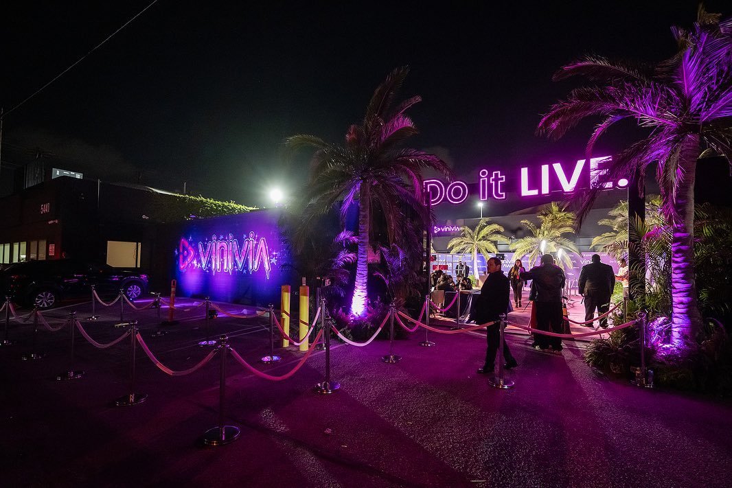 This event build was a labor of love for @vinivia.live! It all began with a grand entrance featuring a glow-in-the-dark on-site graffiti install by my friend @nervskyhigh and a 12 foot truss structure with a custom DO IT LIVE LED welcoming guests int