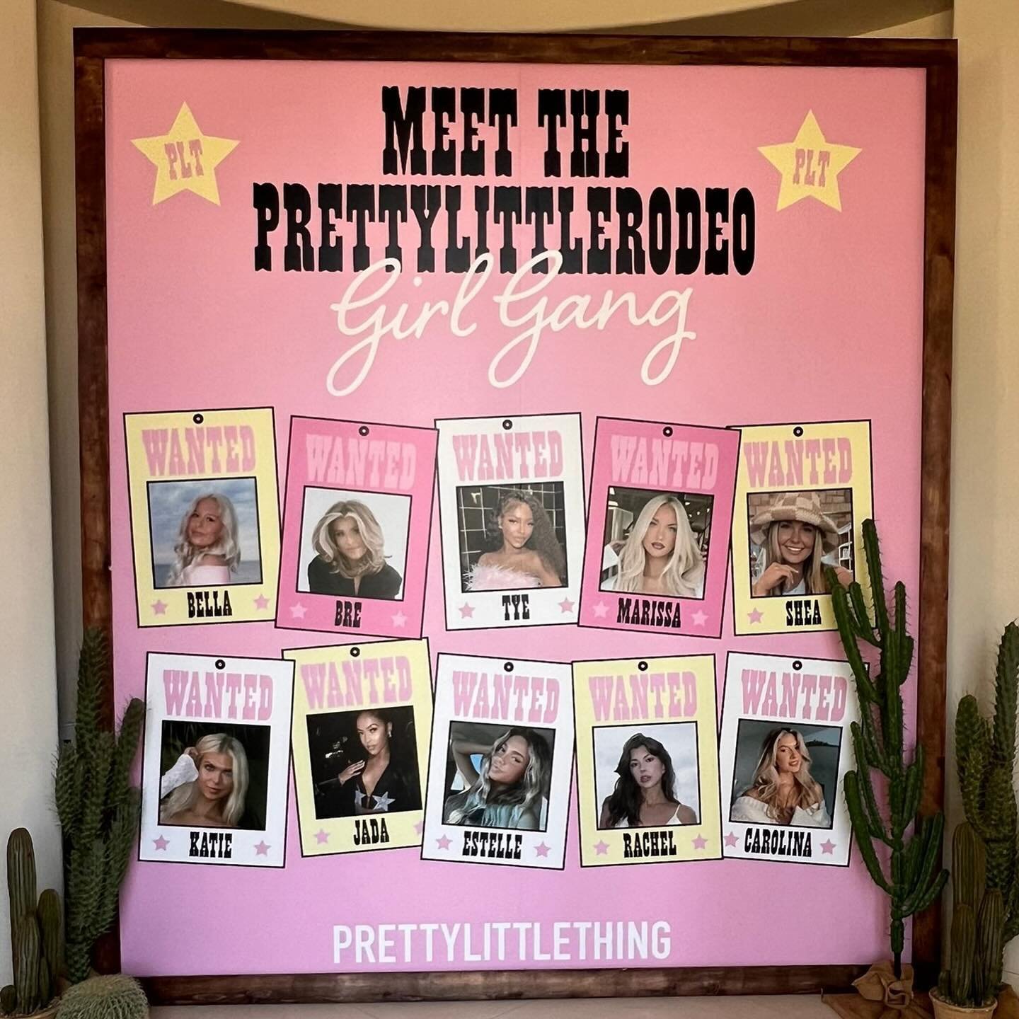 Girl gangs are the best when it&rsquo;s at #stagecoach with @prettylittlething! Who doesn&rsquo;t love an action packed weekend away? Branding up this house was a dream and you know I captured all the BTS. Do you prefer the &ldquo;this is what we did