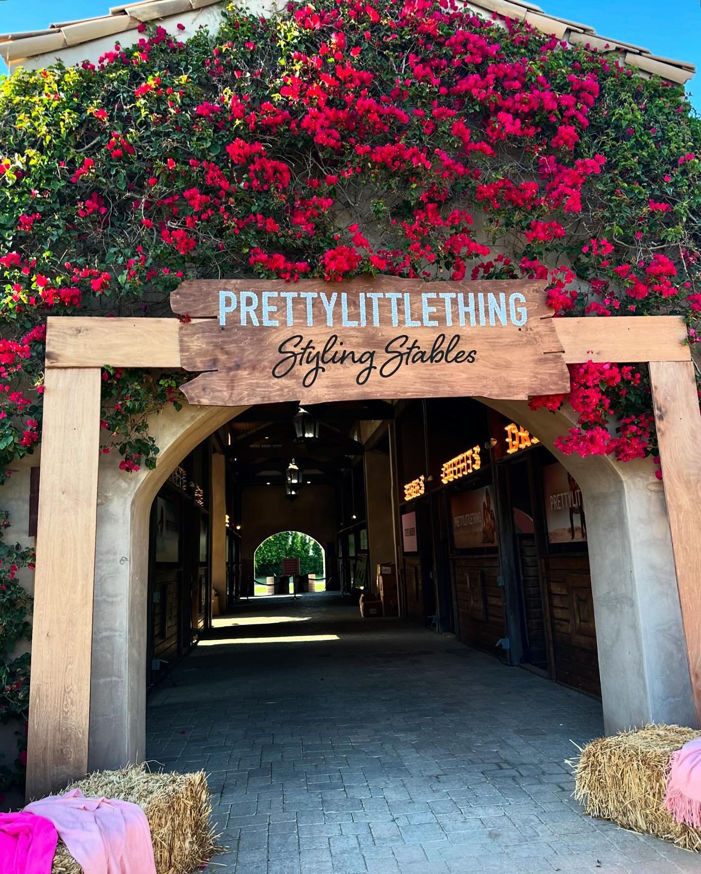 Welcome to the @prettylittlething styling stables! Every sign was custom made from the outside in and @lucyzuzuarregui wins the award for the most patience after spending hours brightening up our CNC sign for the entrance. This was my favorite part, 