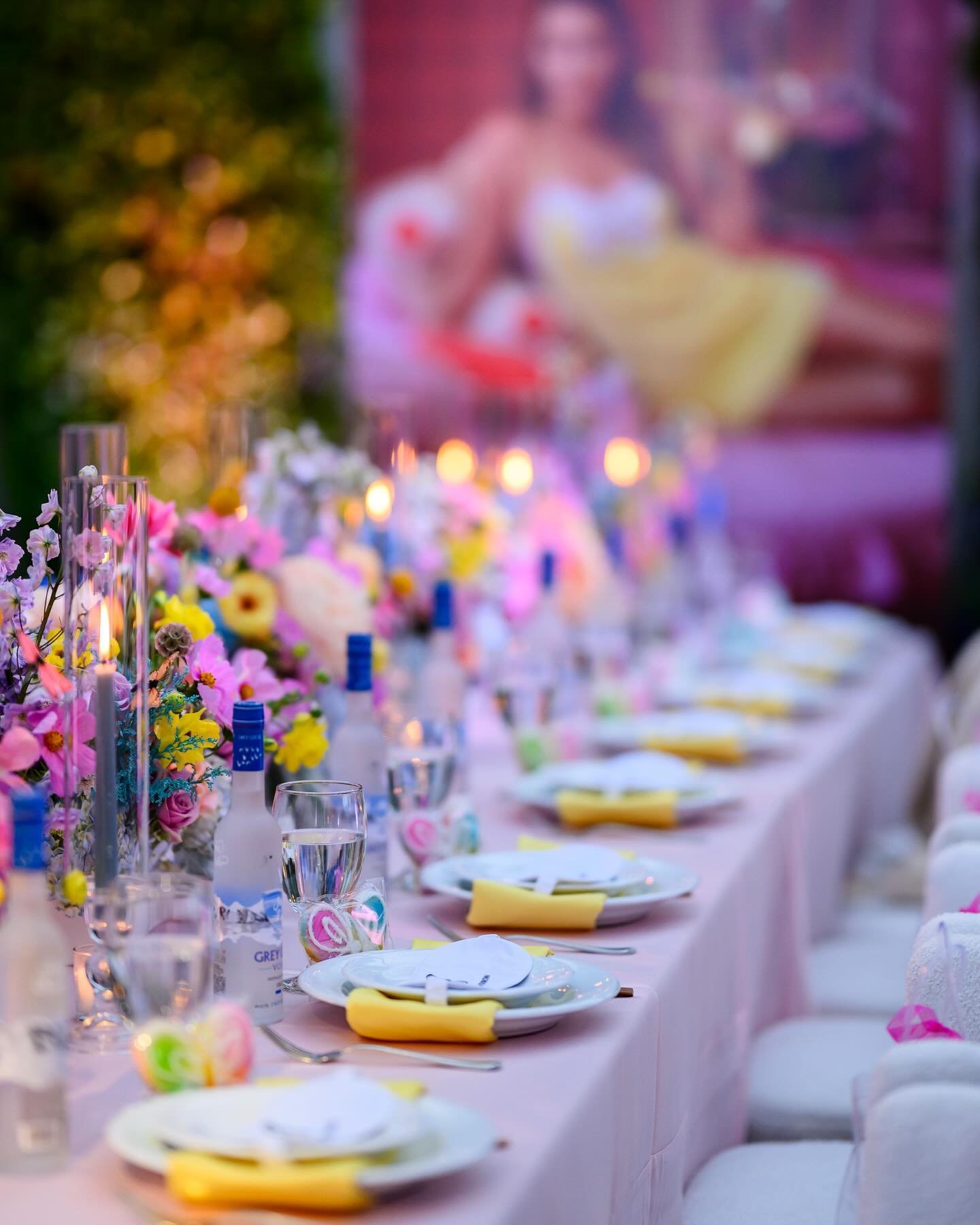 @seeyoutomorrow by @madeleinecwhite - what a colorful way to celebrate!

Image: @edlt.photo 

#thewotp #wifeoftheparty #seeyoutomorrow #pajamaparty #dinnerparty #florals #greygoose