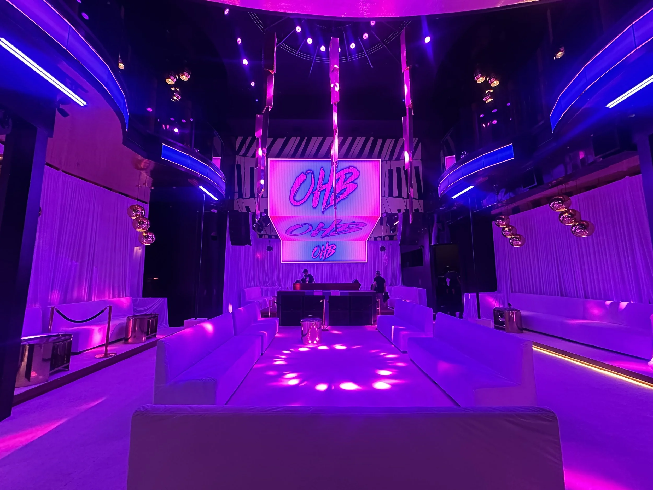 From Blank Slate to Breezy Bowl XX: See the Transformation Produced by The Wife of the Party