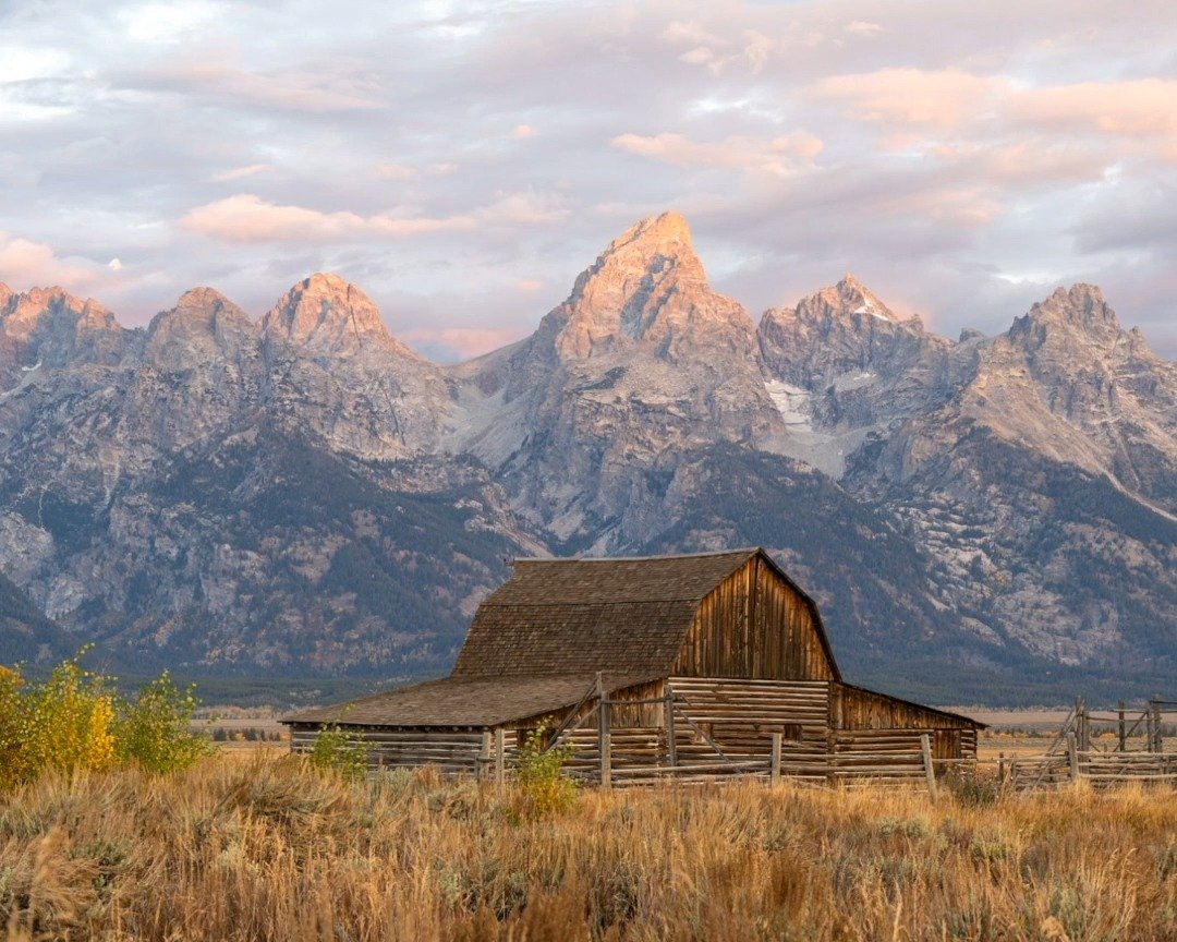 A fall trip. lovely colors. Met @sweetkaake there and she was as patient as a church mouse while I waited for sunrises:). Such a great camping buddy.

I soooo want drive over again next fall and yet there are too many other places I must go!!! This o
