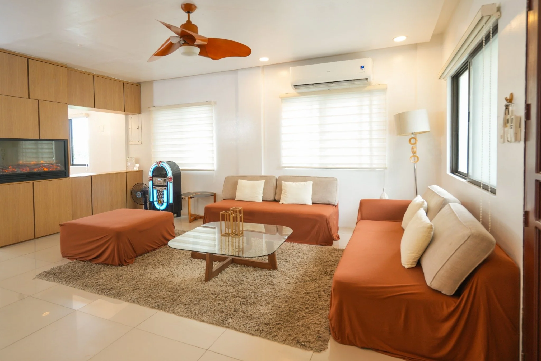 Stay grand. Stay comfortably. Make your dream stay a reality 🛌
✅ Whole Villa 
✅ Good for 10-20 guests
✅ Fully Equipped Kitchen
✅ Jacuzzi, Outdoor Pool, Karaoke Room with Billiards

Secure your booking now at Grand Villa 
🌐 www.fronteratagaytay.com
