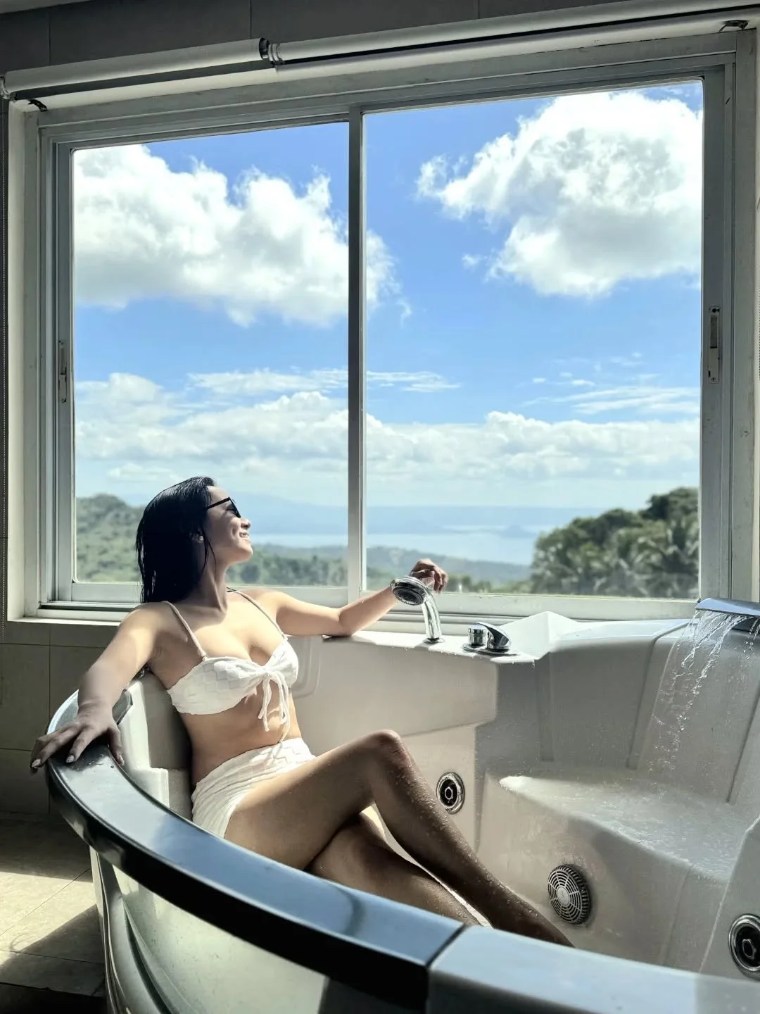 Soak in comfort while enjoying a serene Taal view right from your private bathroom at Supreme Villa.  A truly elevated escape. 🛁⛰

Reserve now! 
📧 fronteratagaytay@gmail.com
📞 0945 775 5460
📍 No. 1 Frontera Drive, Calamba Rd. Brgy. San Jose, Taga