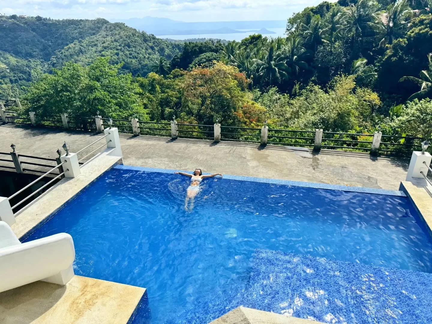 Floating your worries away 🏊&zwj;♂️
Sun's Out! Pool Time 🌿☀️

Book your stay summer staycation now!
📧 fronteratagaytay@gmail.com
📞 0945 775 5460
📍 No. 1 Frontera Drive, Calamba Rd. Brgy. San Jose, Tagaytay

#fronteratagayay #summer #booknow