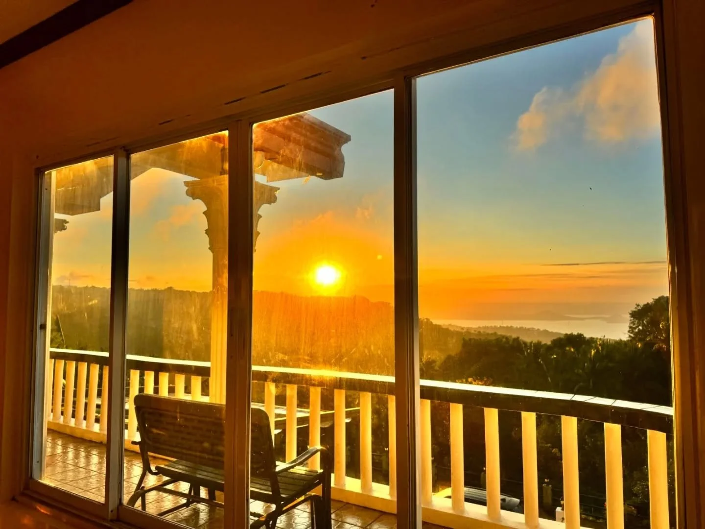 Golden hour hits different when the view feels like peace. 🌅
Book your stay and wake up to this view. ✨

Reserve your dream getaway today! 
🌐fronteratagaytay.com
📅https://booking.fronteratagaytay.com/4.36/
📞0945 775 5460
📍Waze Pin: Frontera Taga