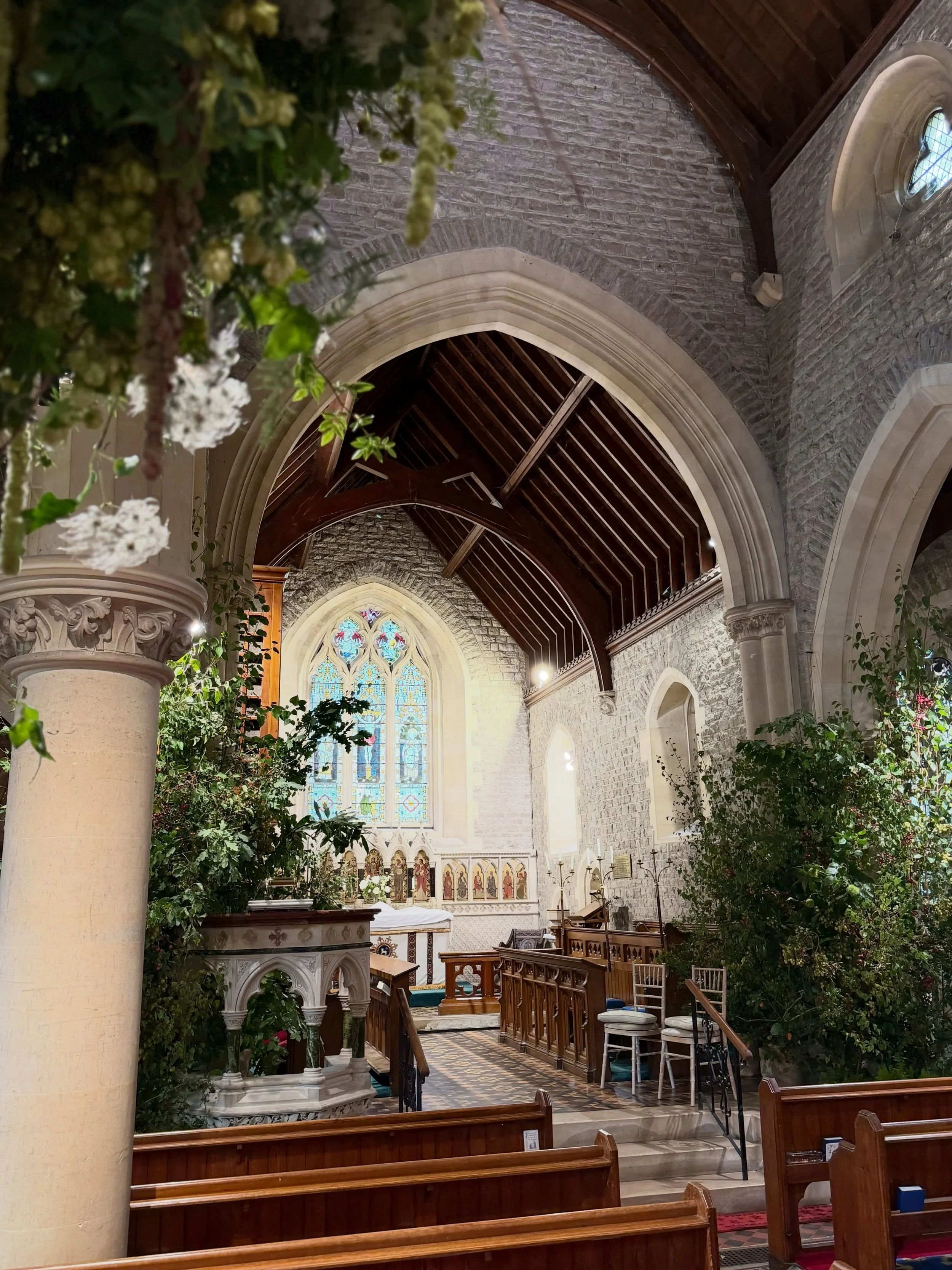 Enchanted woodland wedding flowers 🌿🍂

There&rsquo;s something rather magical about bringing the feeling of an enchanted woodland into a beautiful old country church; St Luke&rsquo;s in Milland, West Sussex was the perfect backdrop for this autumna