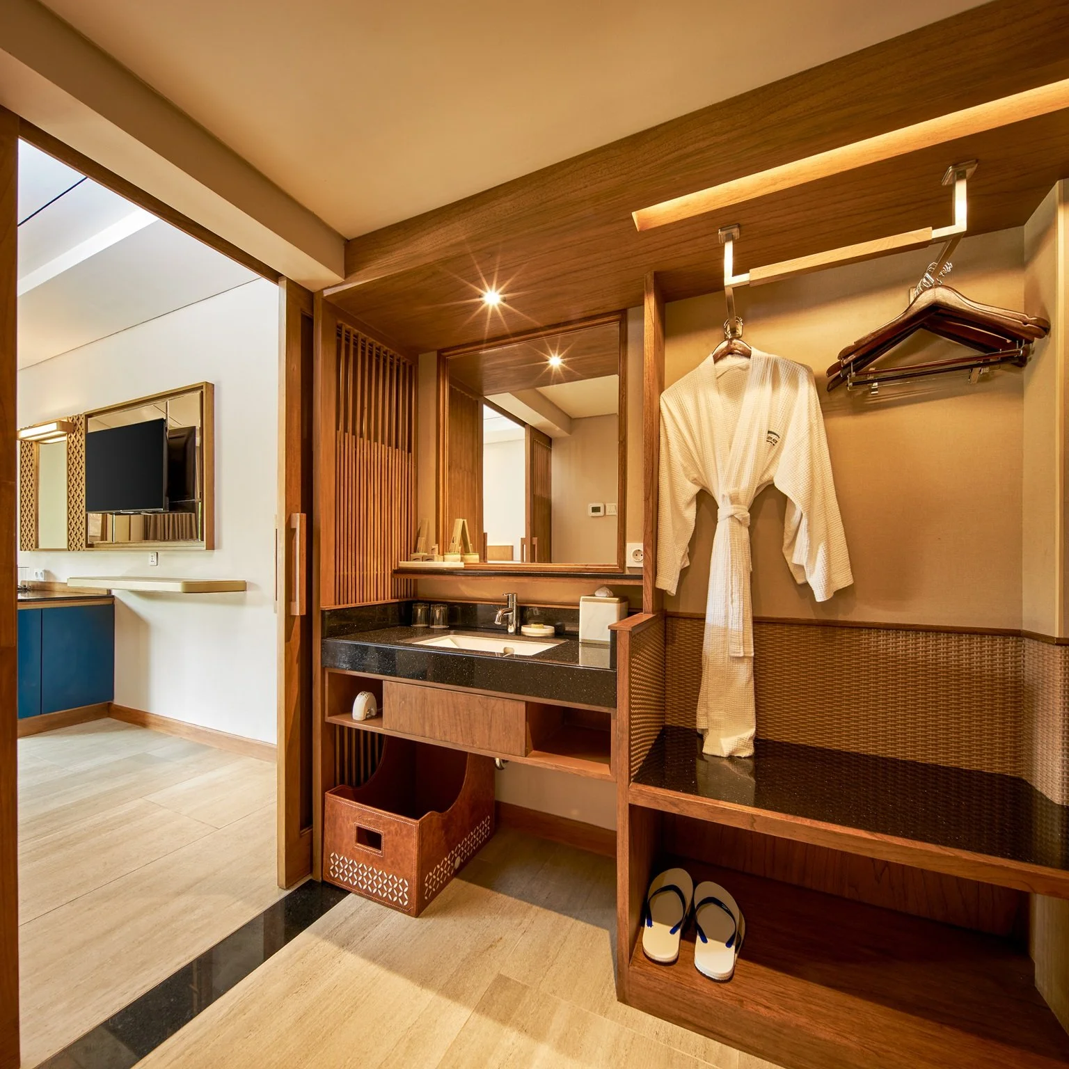 Wardrobe.jpg