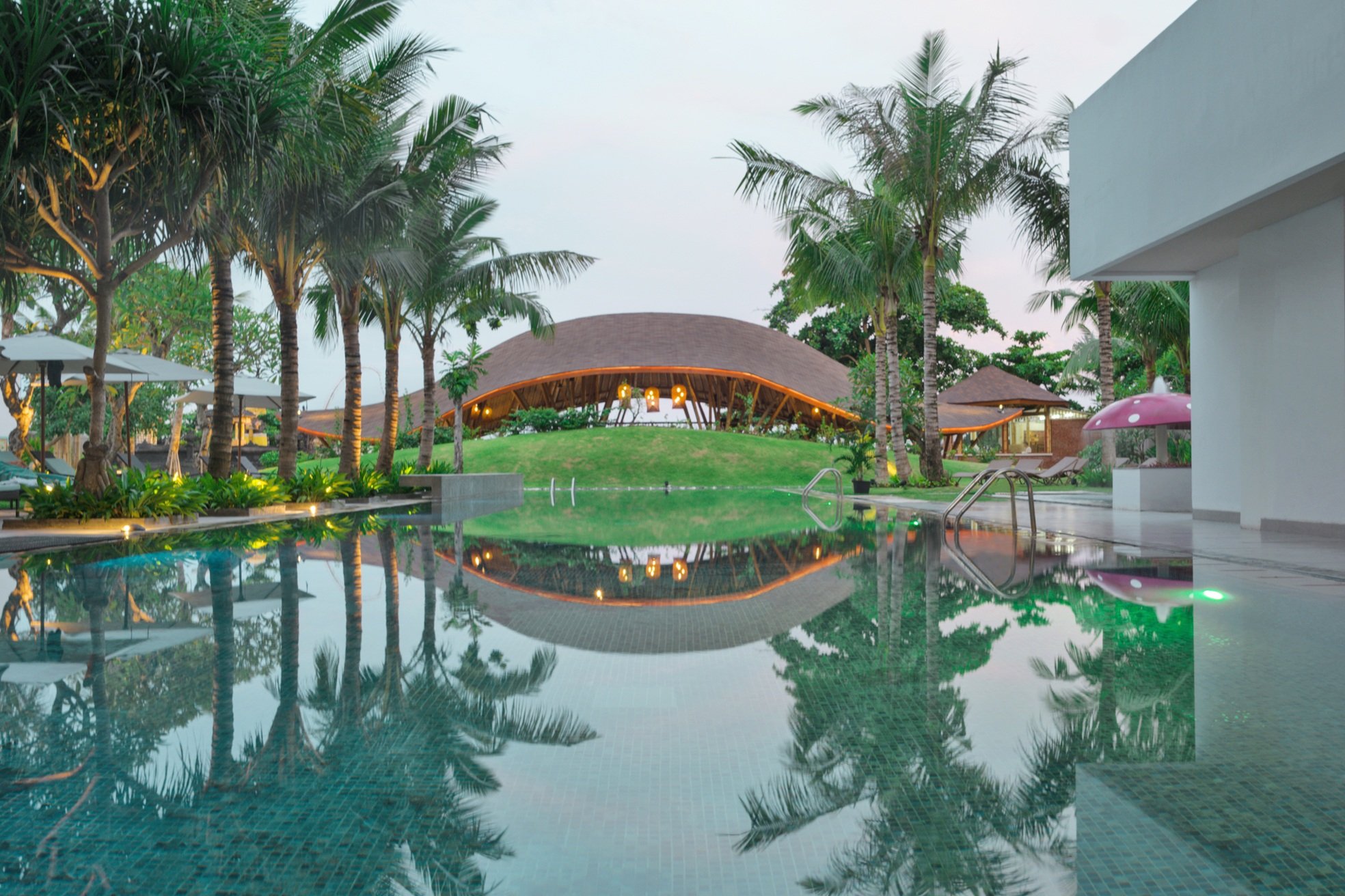Main Pool and Spash 04.jpg