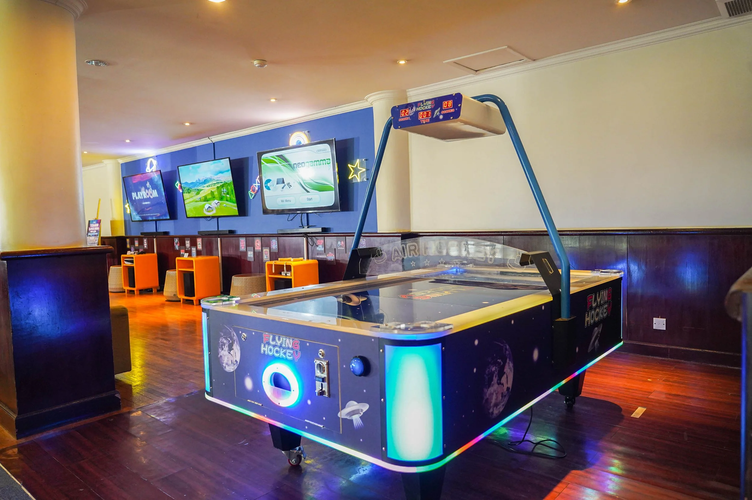 Cools Lounge 2.jpg