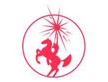 Logo mit einer reitenden Person auf einem Pferd, umrundet von einem roten Kreis. Das Pferd steht auf zwei Beinen, über den beiden befindet sich eine rote Sonne.