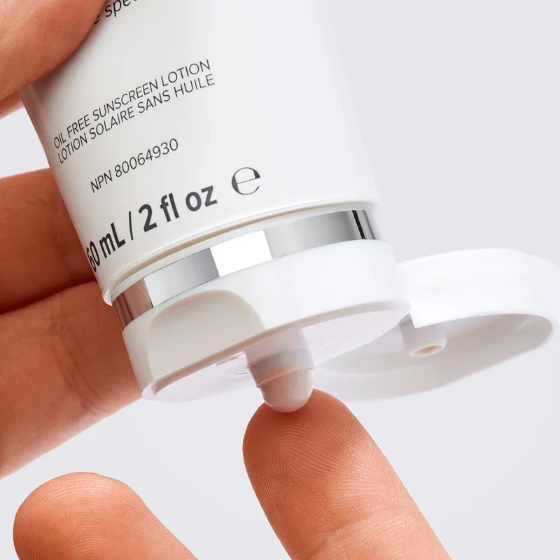 CS_Mineral_SPF_30_Sunscreen_application.webp