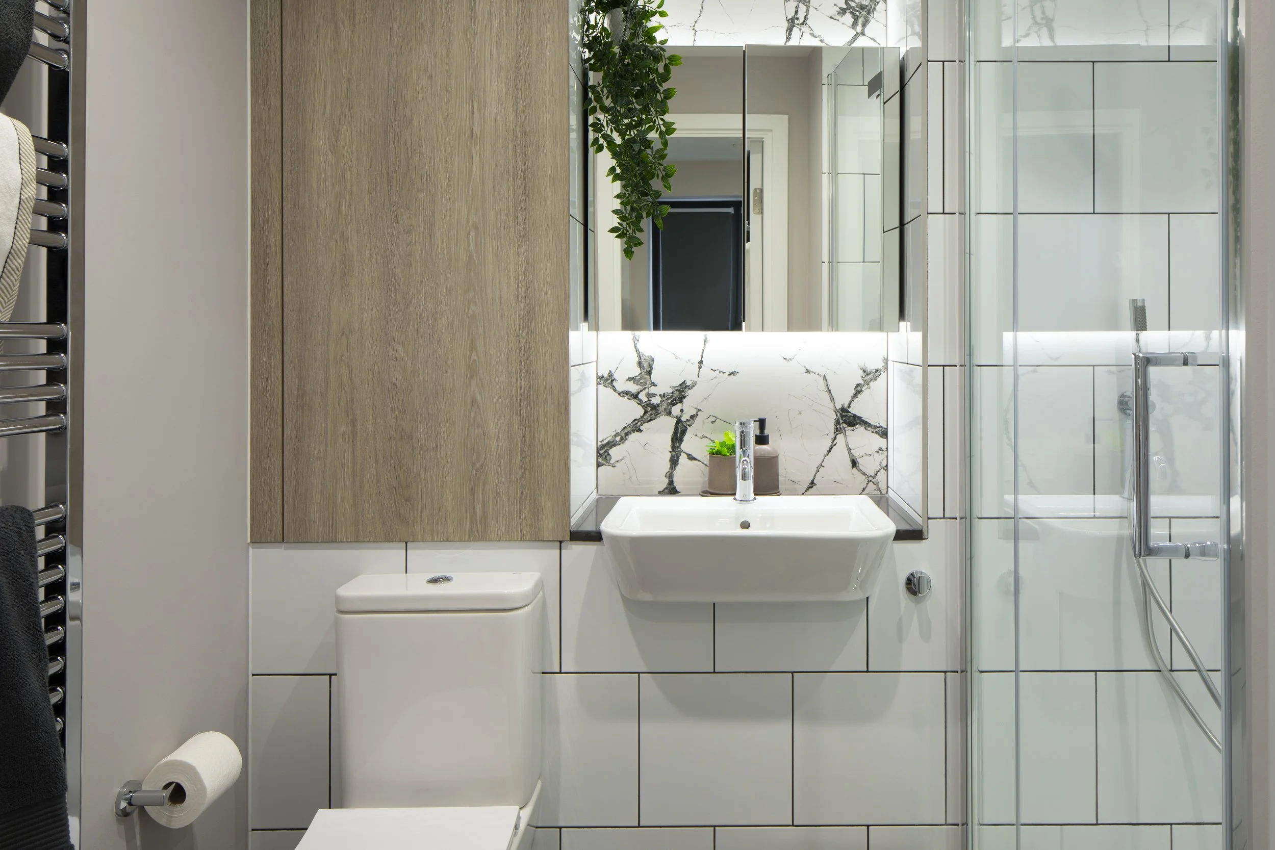 1 Bed Scandi Bathroom.jpg