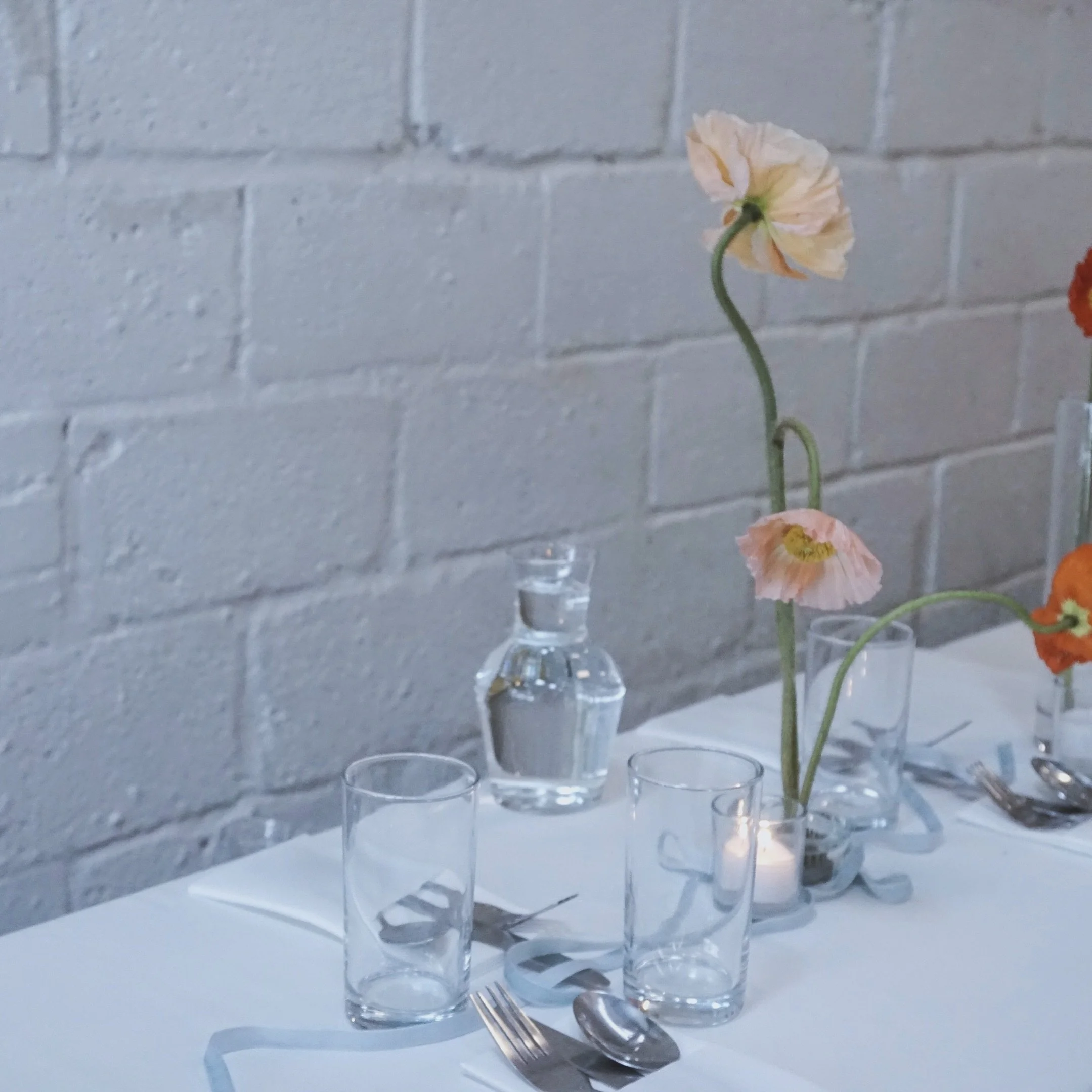 🍽🌼
.
.
.
.
#ferve #fervestudio 
#design #setdesign #flowerdesign 
#styling #setstyling #flowerstyling
#stillife 
#tablescape 
#eventstyling 
#creativedirection #artdirection