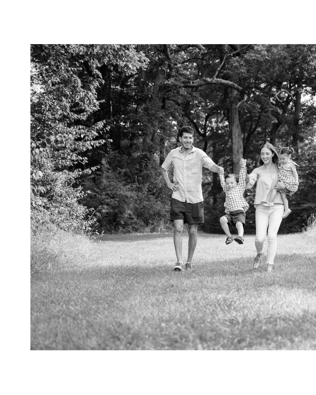 Life moves to fast, take a moment to pause with your family while I help you remember it forever. 😊📷 Send me a message, I&rsquo;d love to chat. #rochesterhillsmiphotographer #rochesterhillsmi #metrodetroitphotographer #metrodetroitmoms #lifestyleph