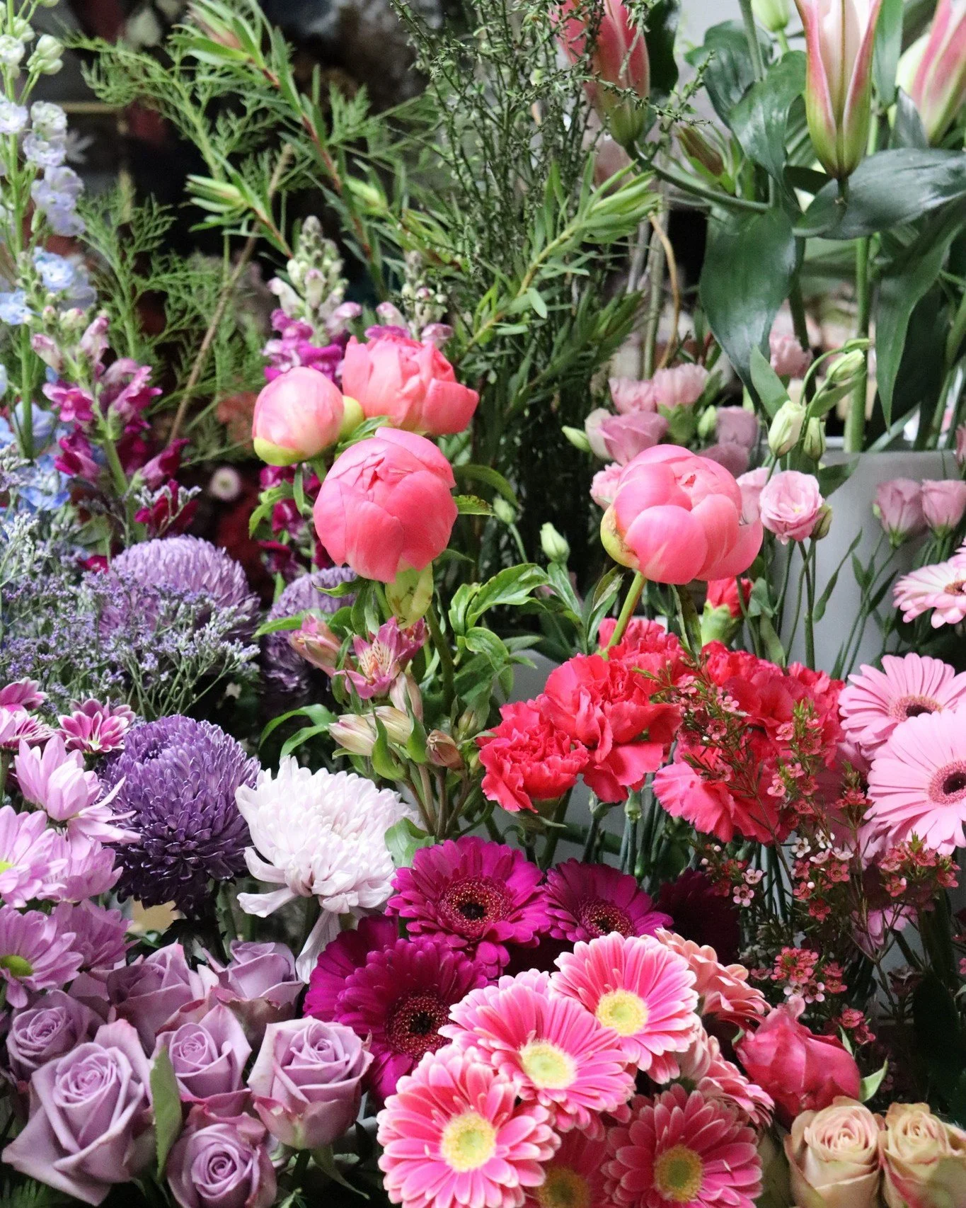 Our Flower Wall is bursting with beautiful blooms for the weekend!!

We are open until 9am - 3pm today for all your weekend flower needs 🌸🌿🌼

Order online, give us a call or visit us in store today to treat yourself or a loved one to some gorgeous