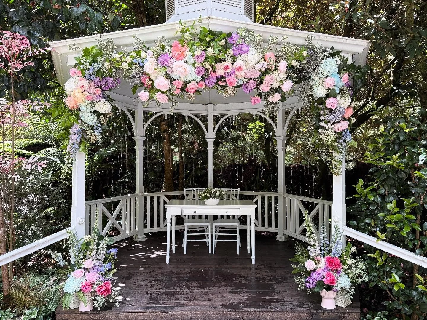 Pretty pastels for Amanda &amp; Matt&rsquo;s dreamy day at @lyrebirdfallsweddings 🌸

We LOVE that bright, colourful florals are having their moment!

Recently engaged or planning a wedding? Get in touch today and let&rsquo;s chat about how we can ma
