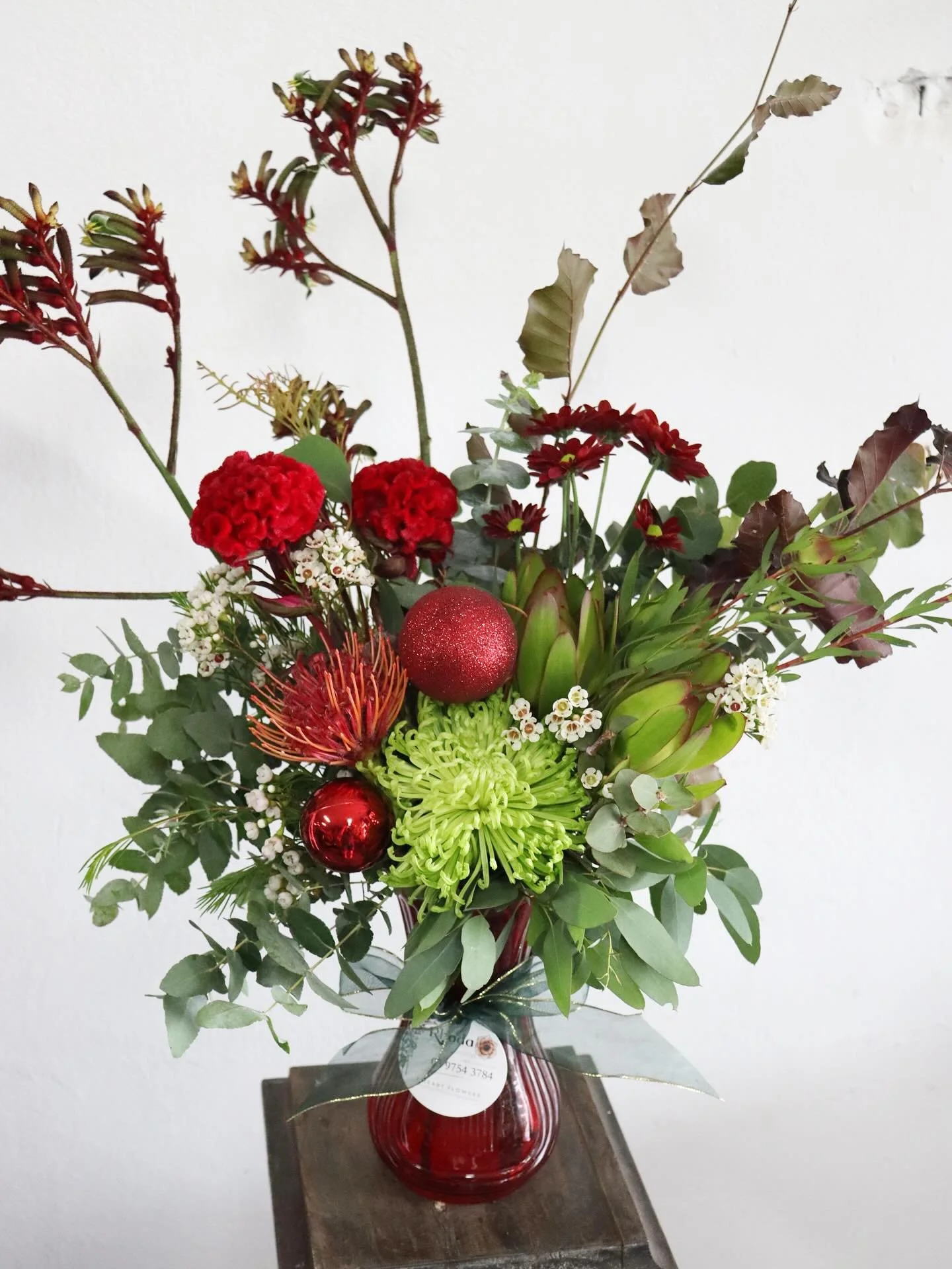 We are officially 2 weeks out from Christmas!!!

We have lots of beautiful fresh and dried floral arrangements available for pre order now with delivery &amp; pick up available right up till Christmas Eve 🎅

Our festive Christmas arrangements are pe