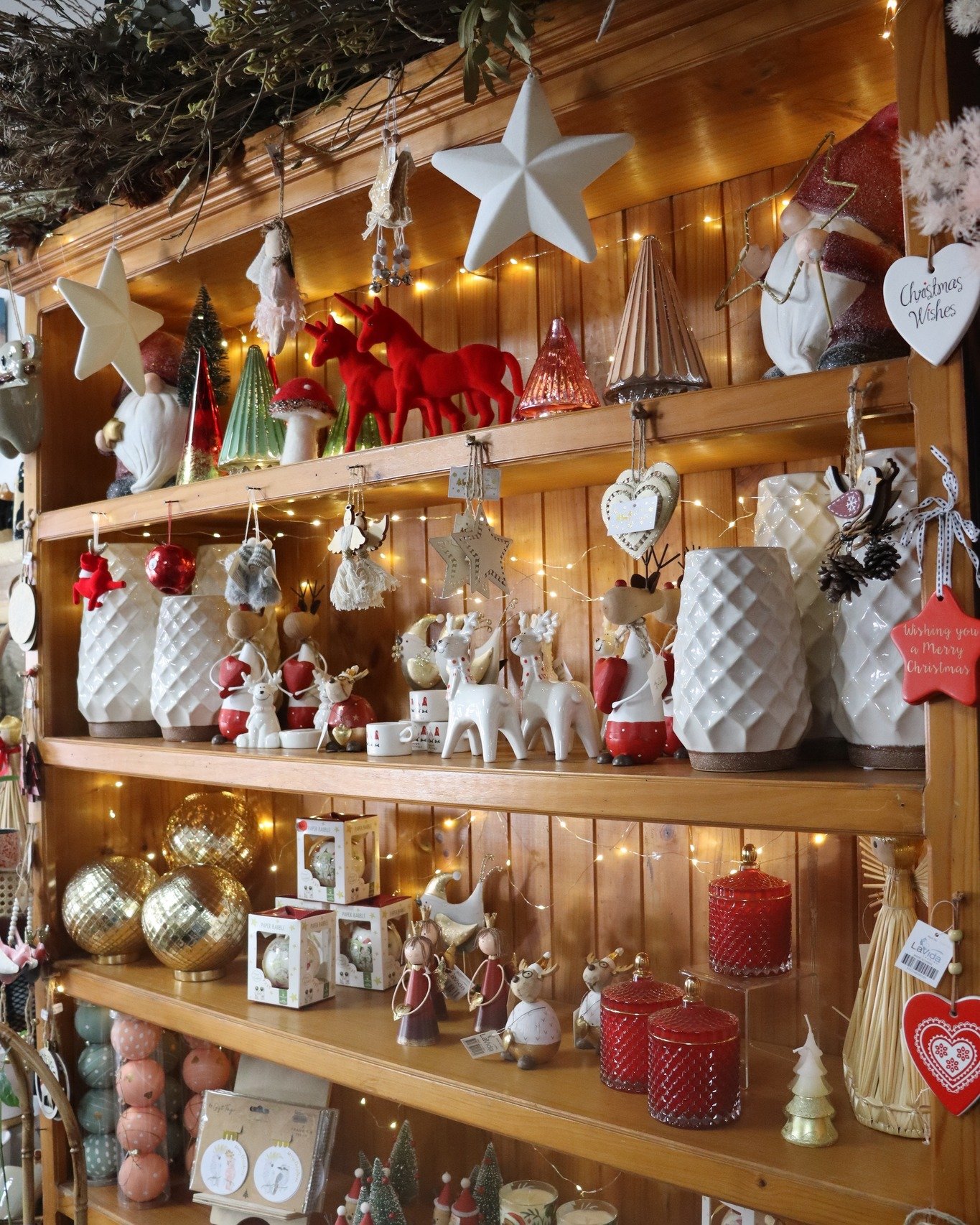 It's only 3 days till Christmas!!! 🎅

If you are in need of last minute decorations, stocking stuffers, Kris Kringle presents or a gift for your Christmas lunch host we've got you covered!

We are open late tonight until 7pm for all your last minute