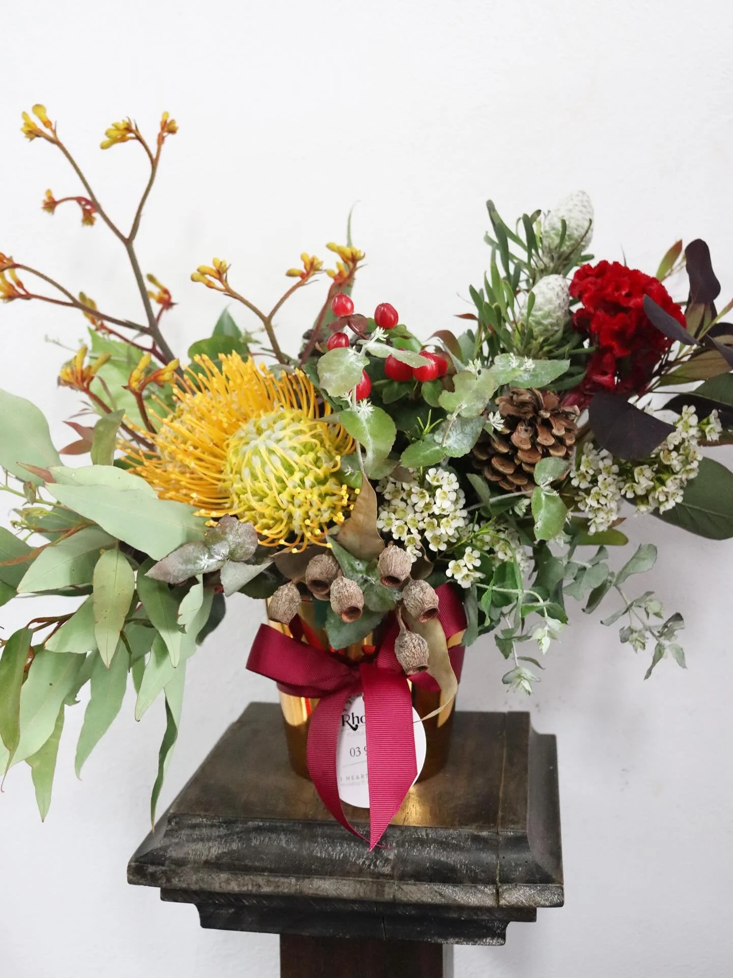 Can you believe it&rsquo;s only 2 days till Christmas??!! 

We are open late until 8pm tonight for all your last minute Christmas shopping needs 🎅

We have lots of giftware, decorations, flowers, cards, plants &amp; more!

You can order online, visi